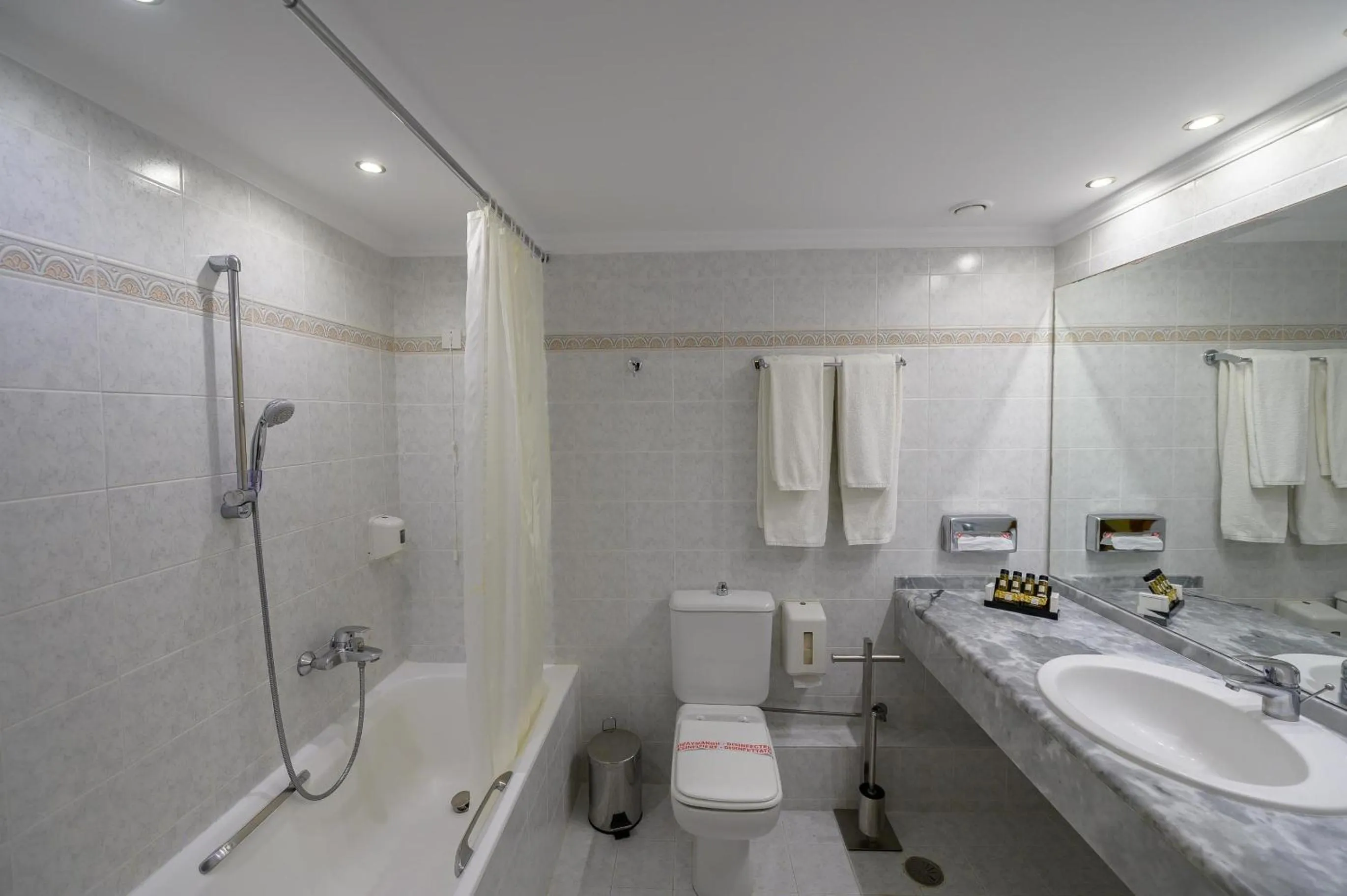 Toilet in Hotel Europa Olympia