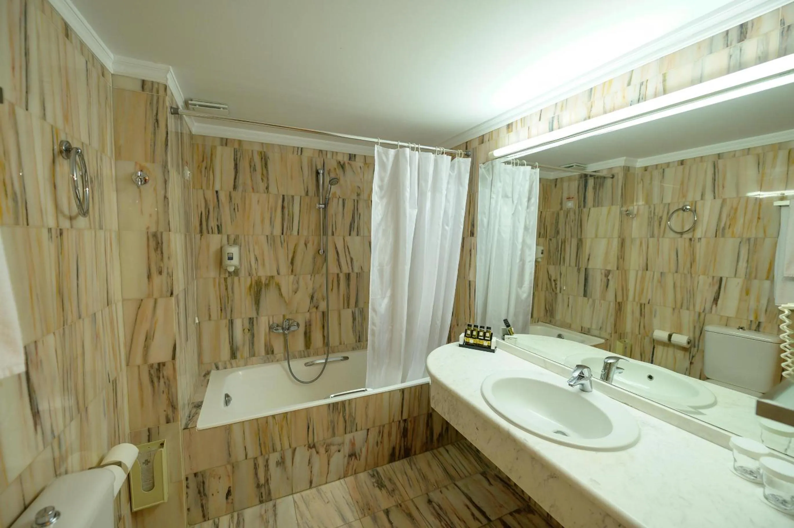 Toilet in Hotel Europa Olympia