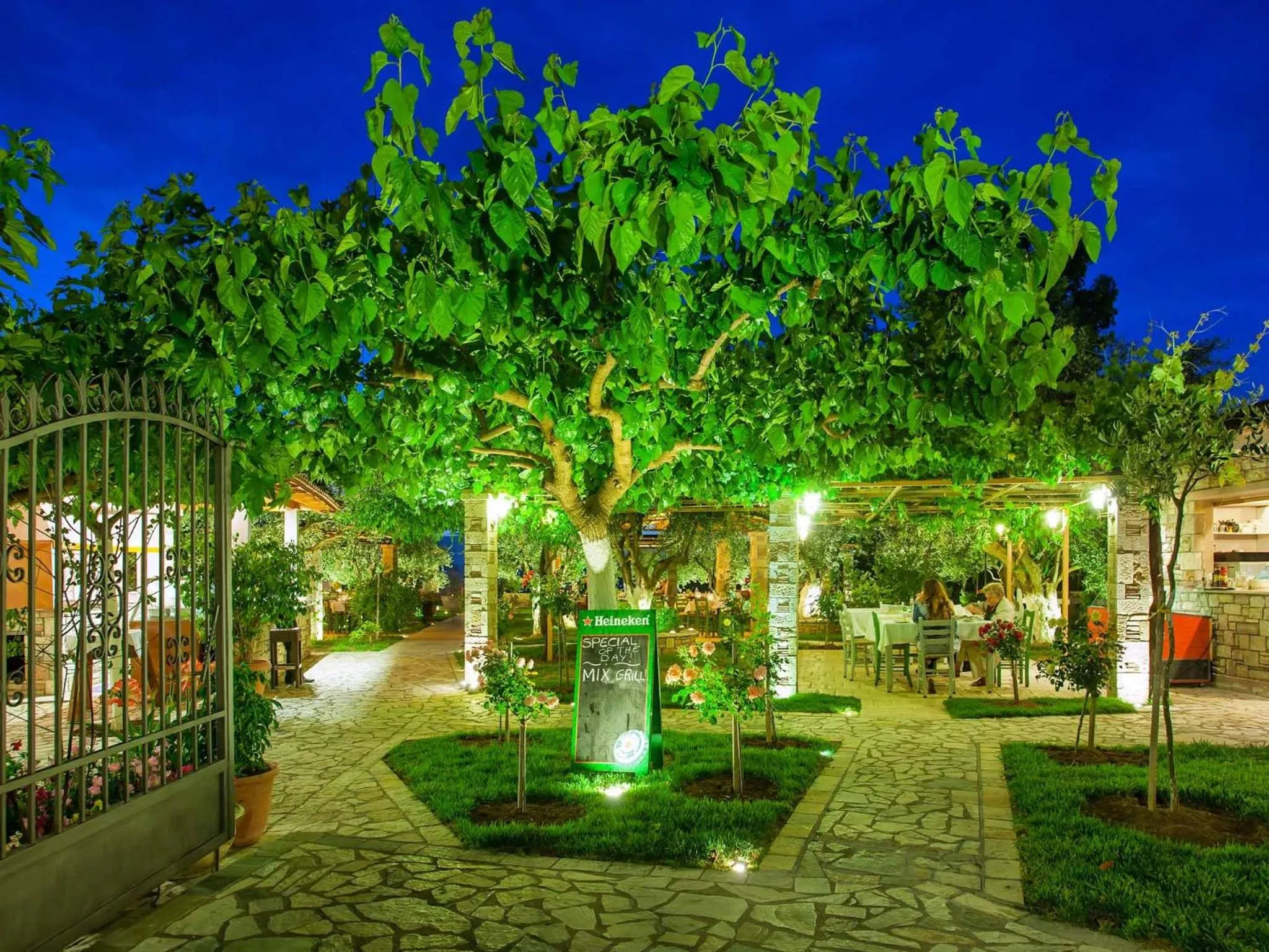 Garden in Hotel Europa Olympia