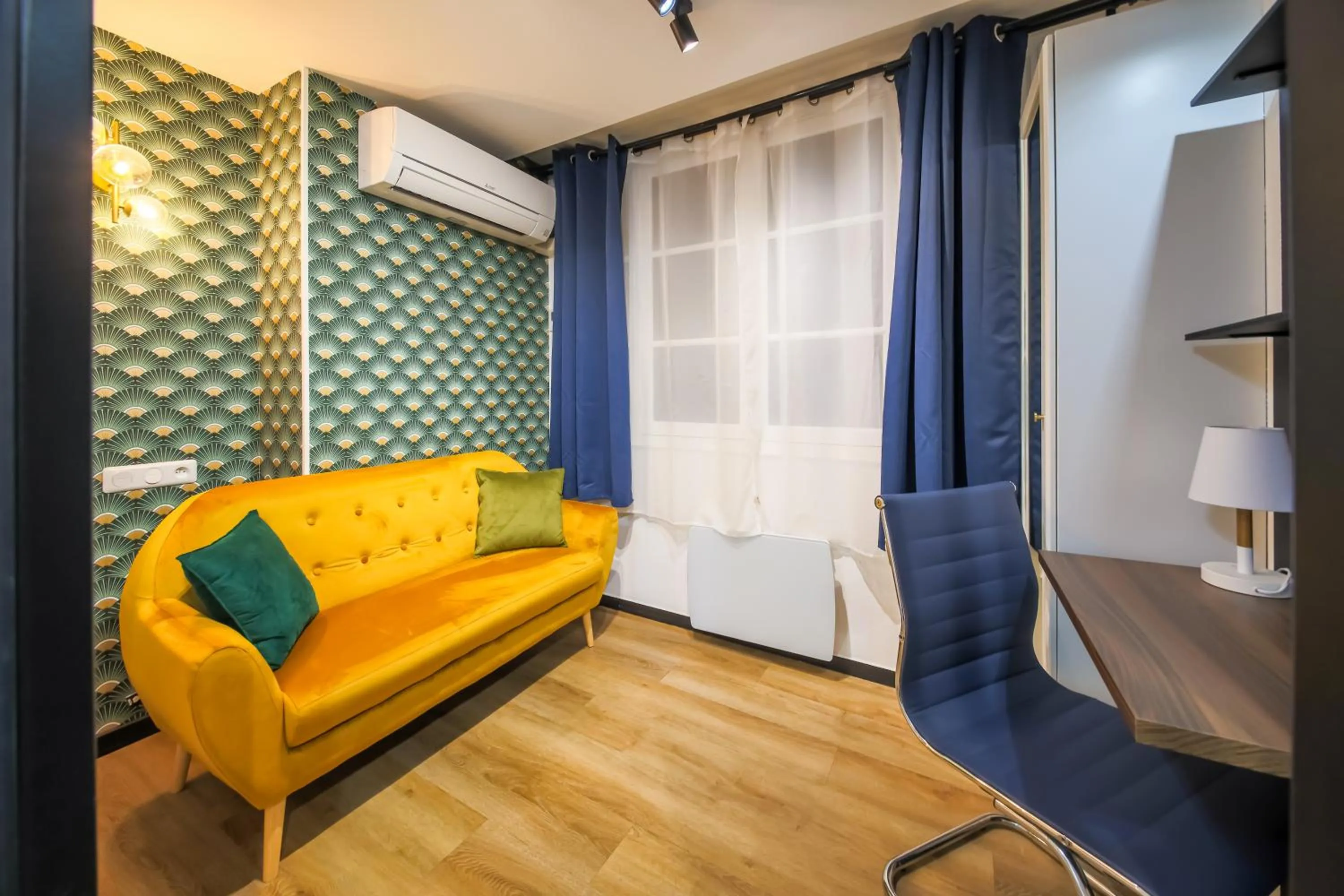 Bedroom, Bed in WS Hôtel de Ville - Beaubourg