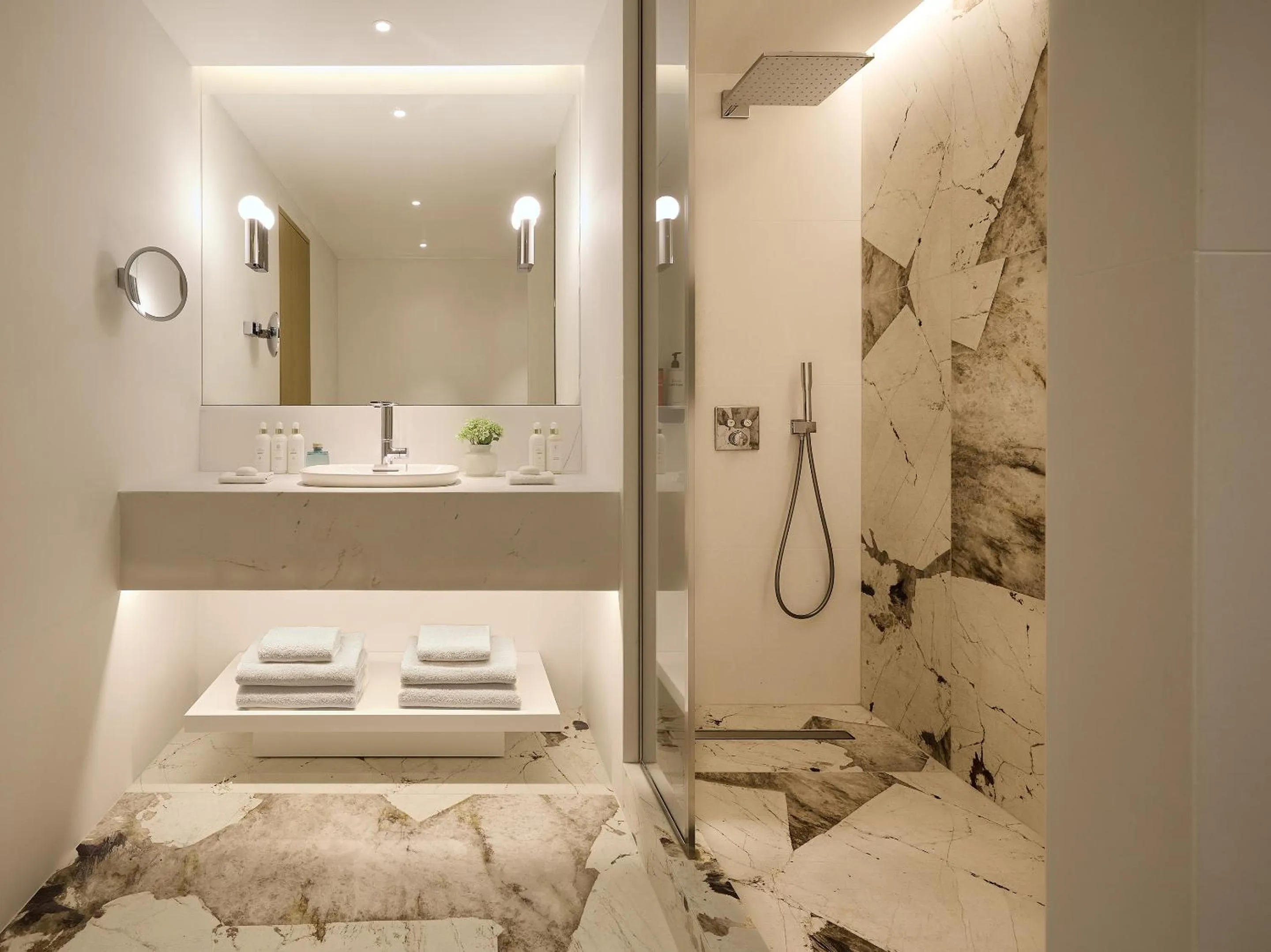 Bathroom in The Roc Club, A Grecotel Hotel to Live