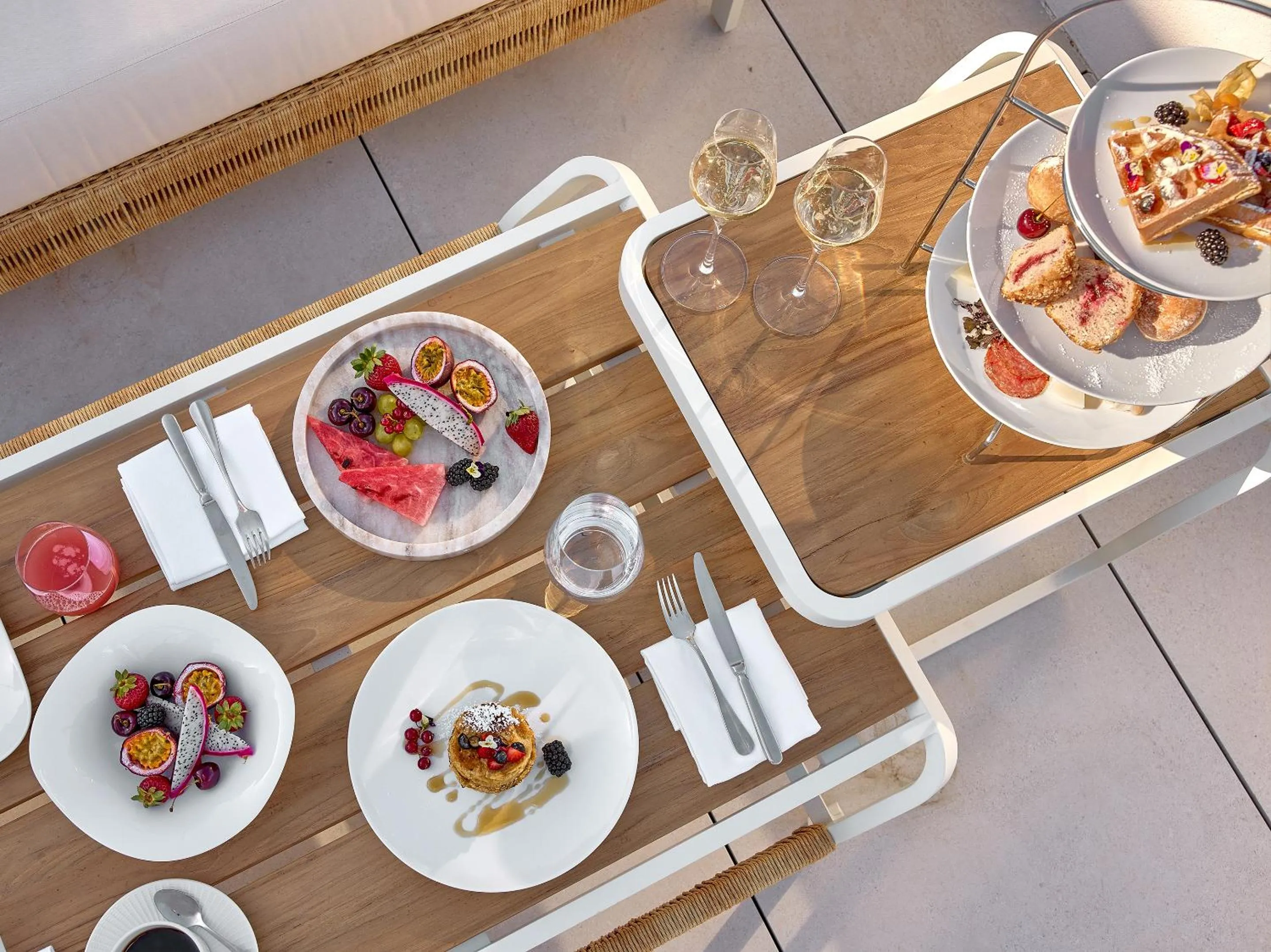 Food and drinks in The Roc Club, A Grecotel Hotel to Live