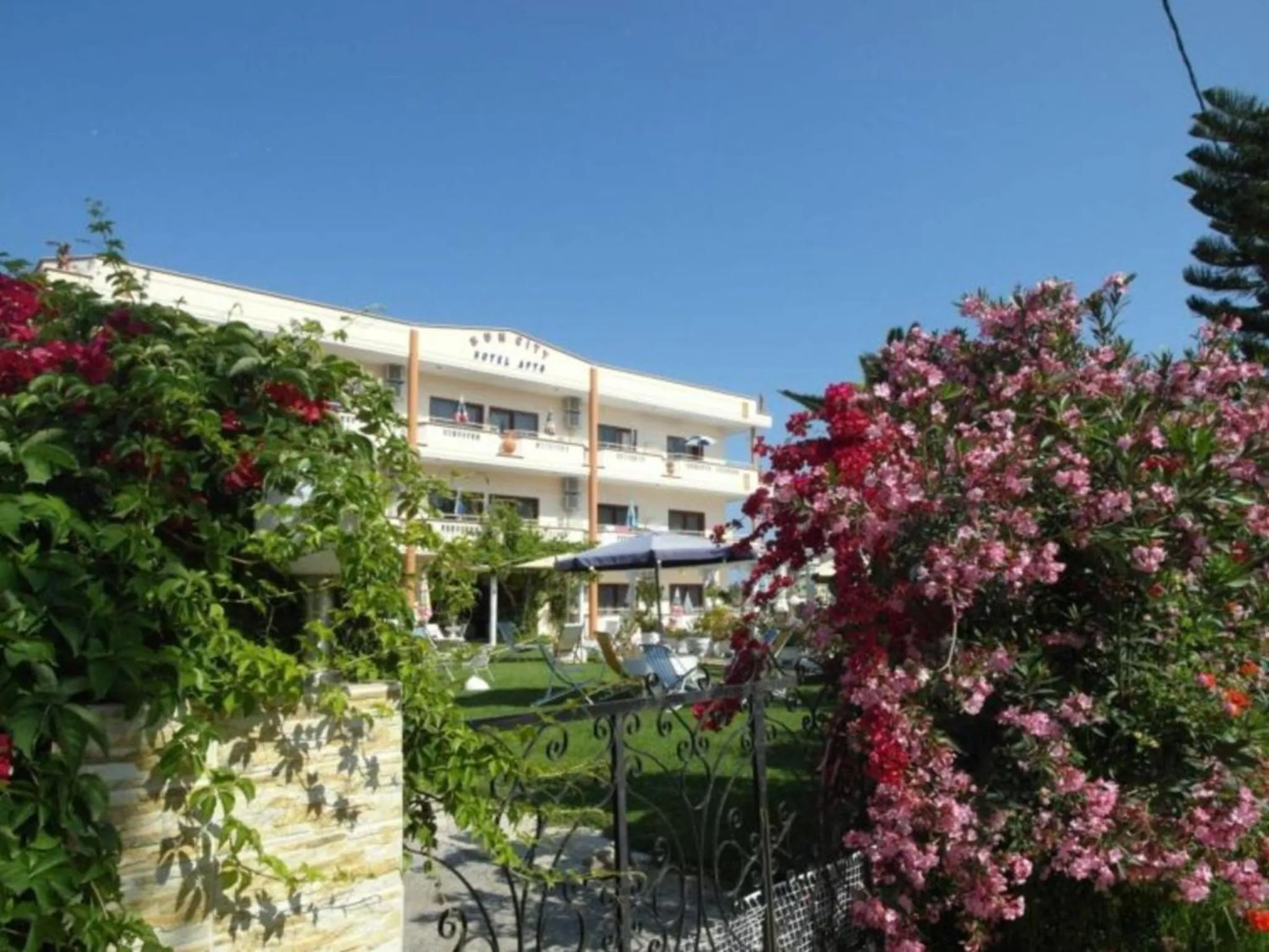 Facade/entrance in Sun City