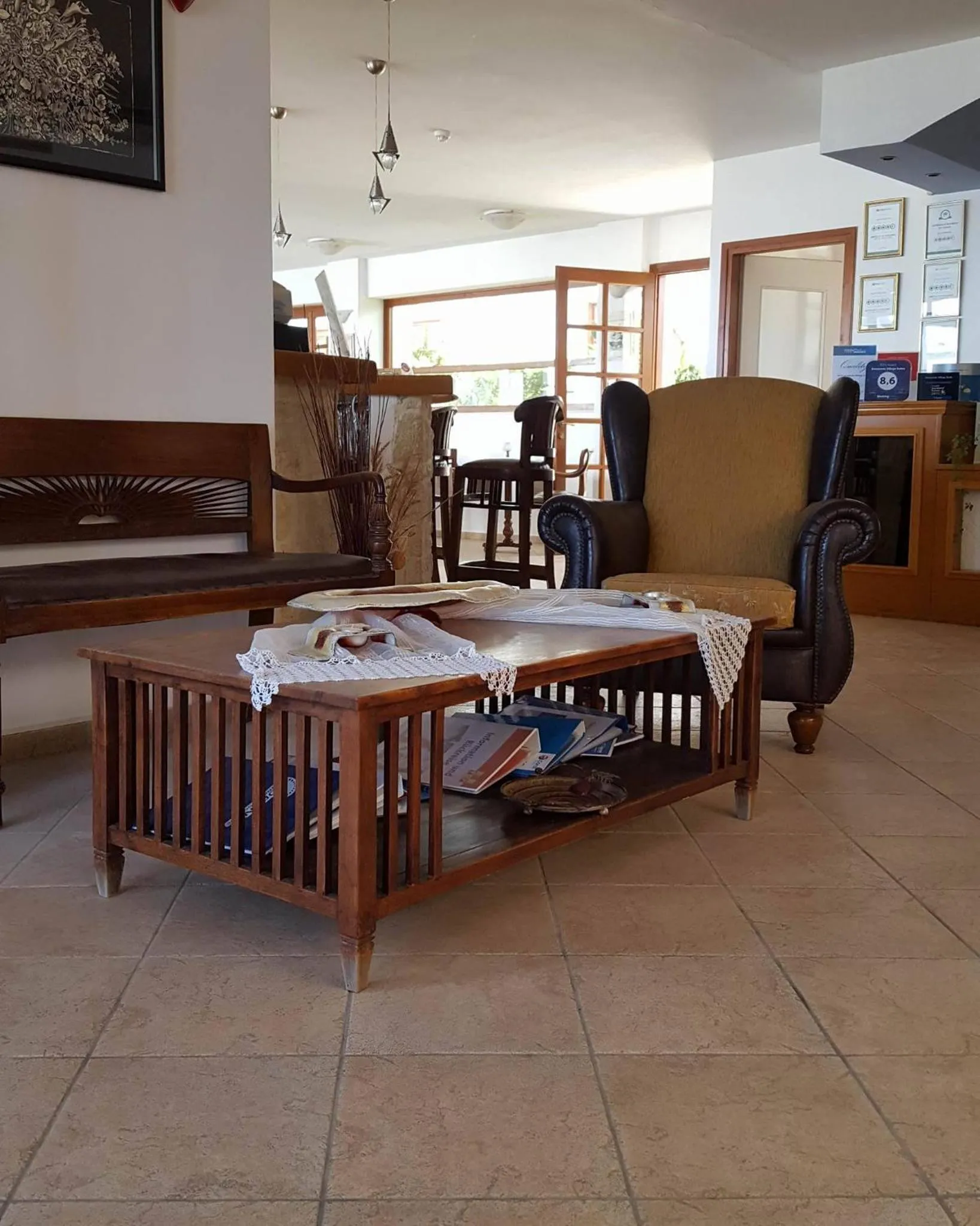 Communal lounge/ TV room in Amazones Village Suites