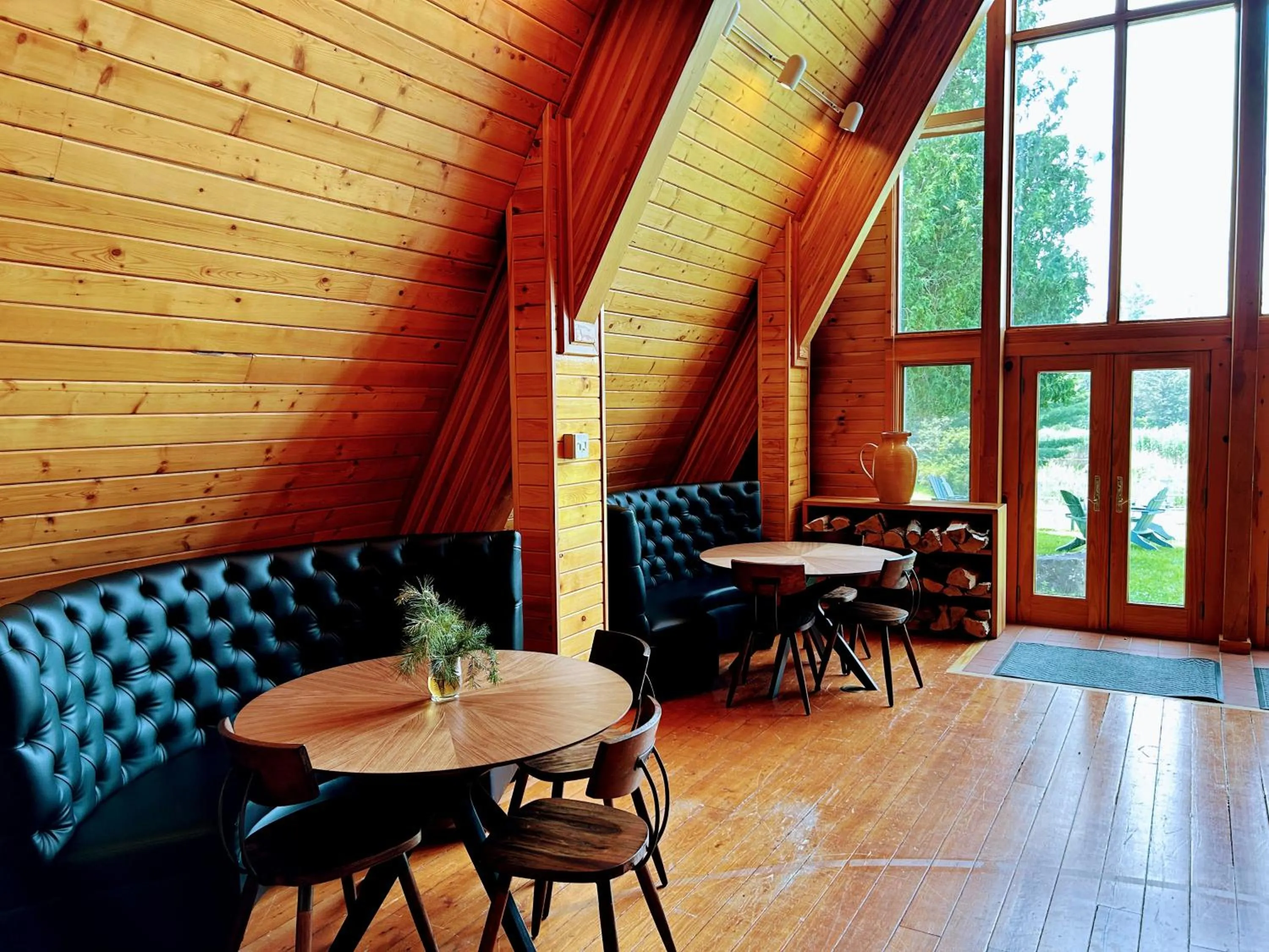 Lounge or bar in NewVida Preserve