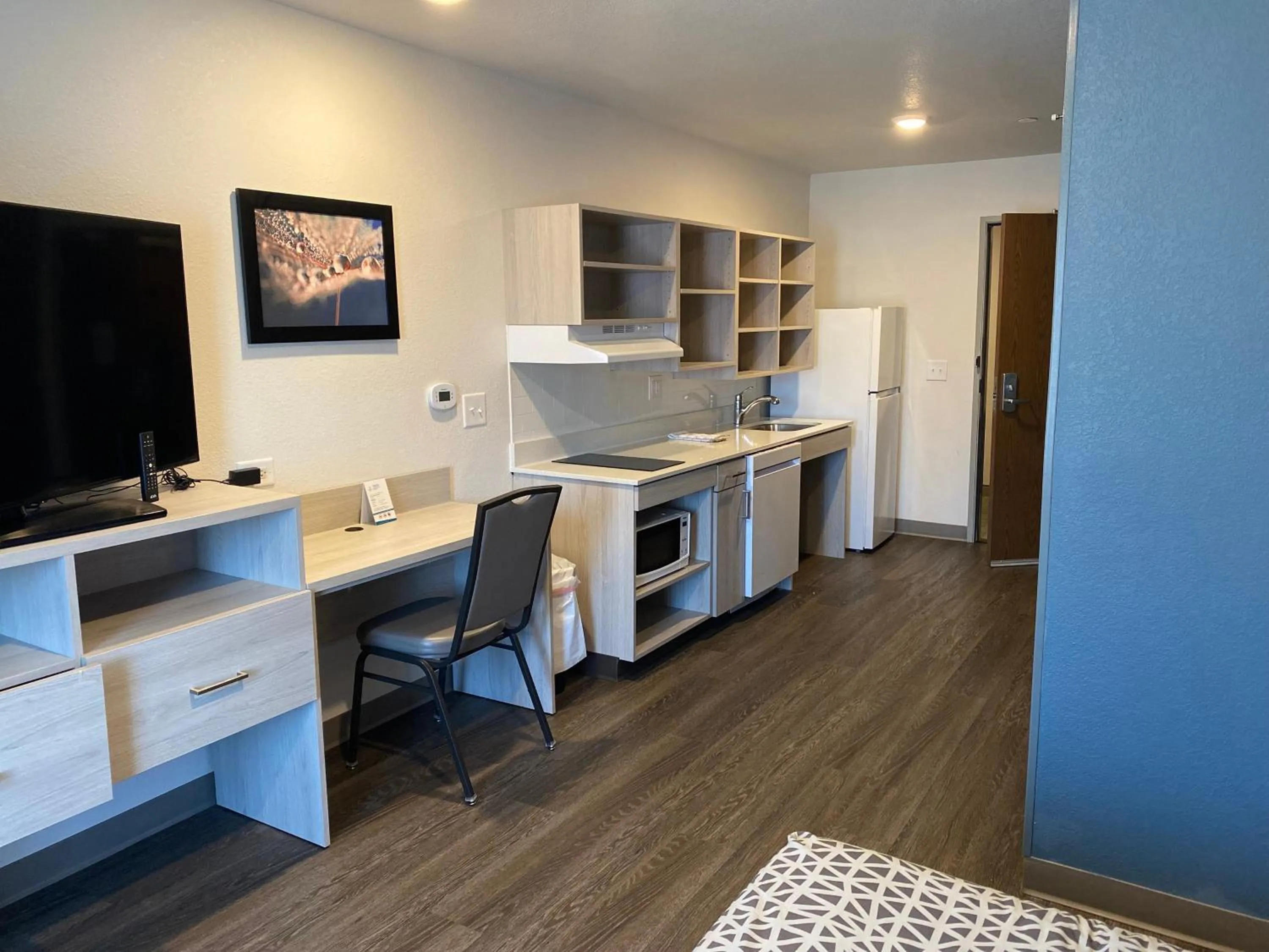 TV and multimedia in WoodSpring Suites Hermitage - Nashville Airport