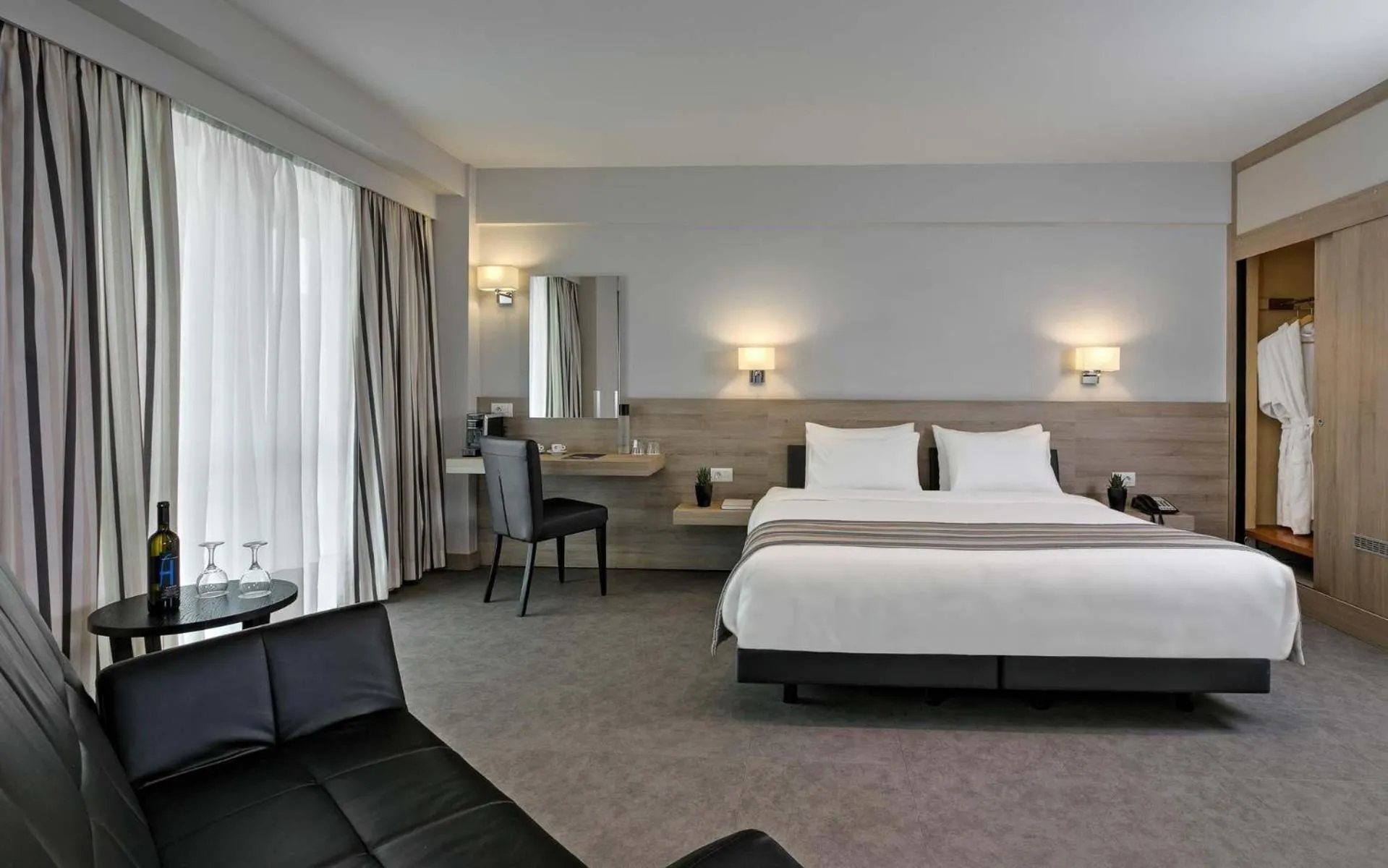 Photo of the whole room, Bed in The Stanley