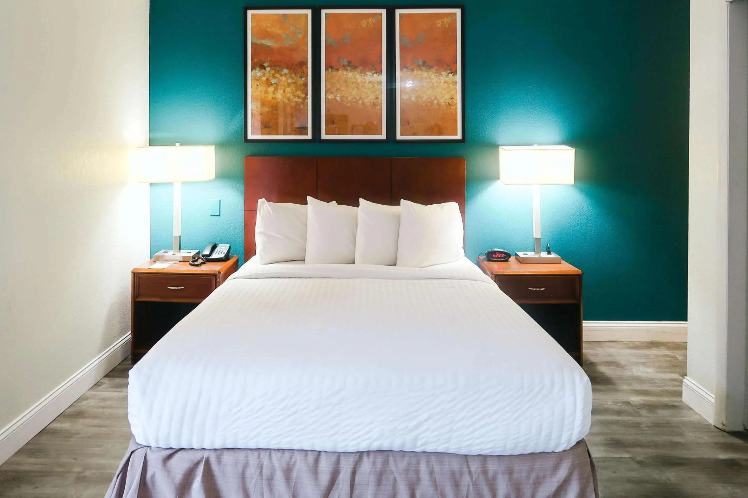 Photo of the whole room, Bed in Tysons Corner Suites, A Baymont by Wyndham