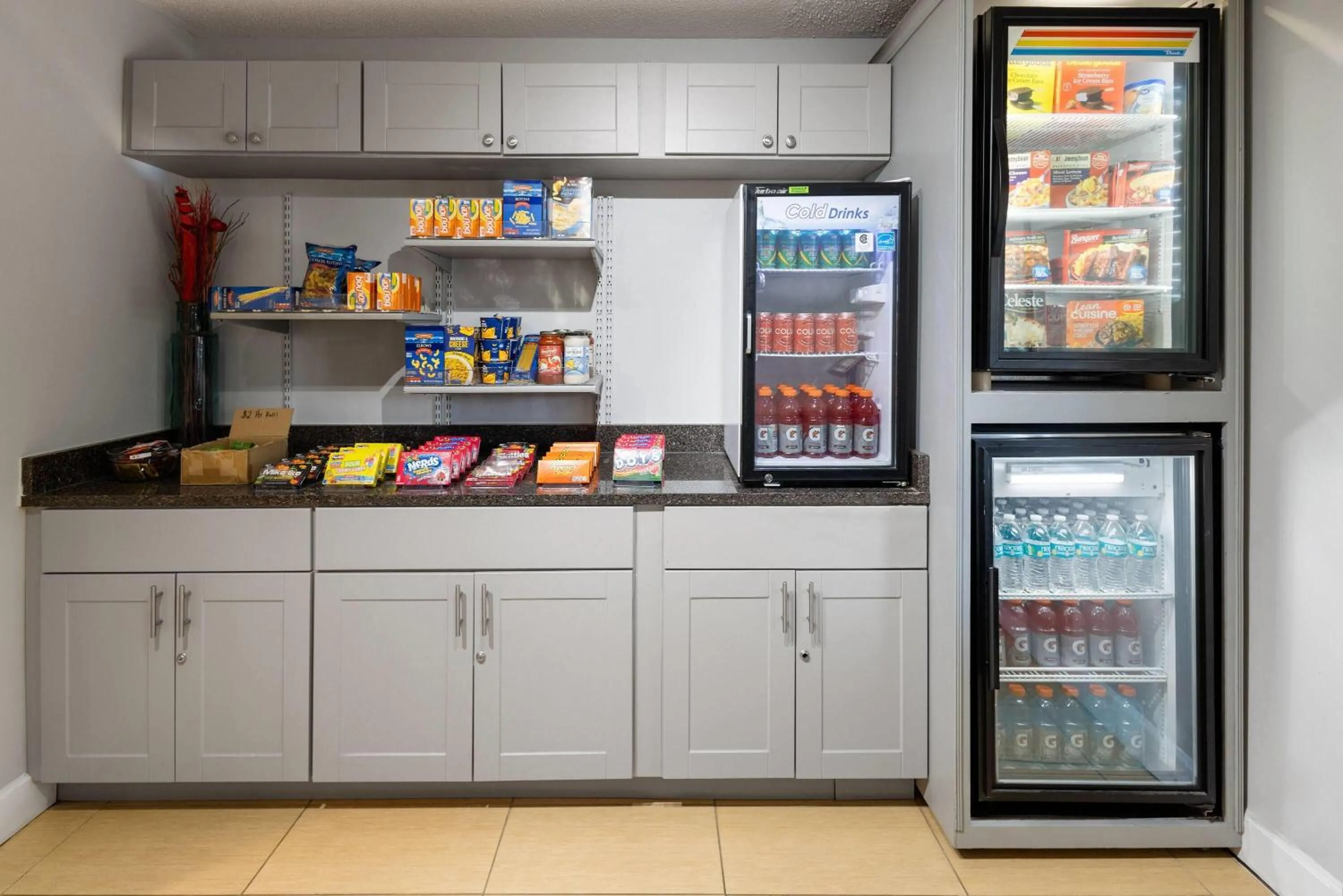 Food and drinks in Tysons Corner Suites, A Baymont by Wyndham