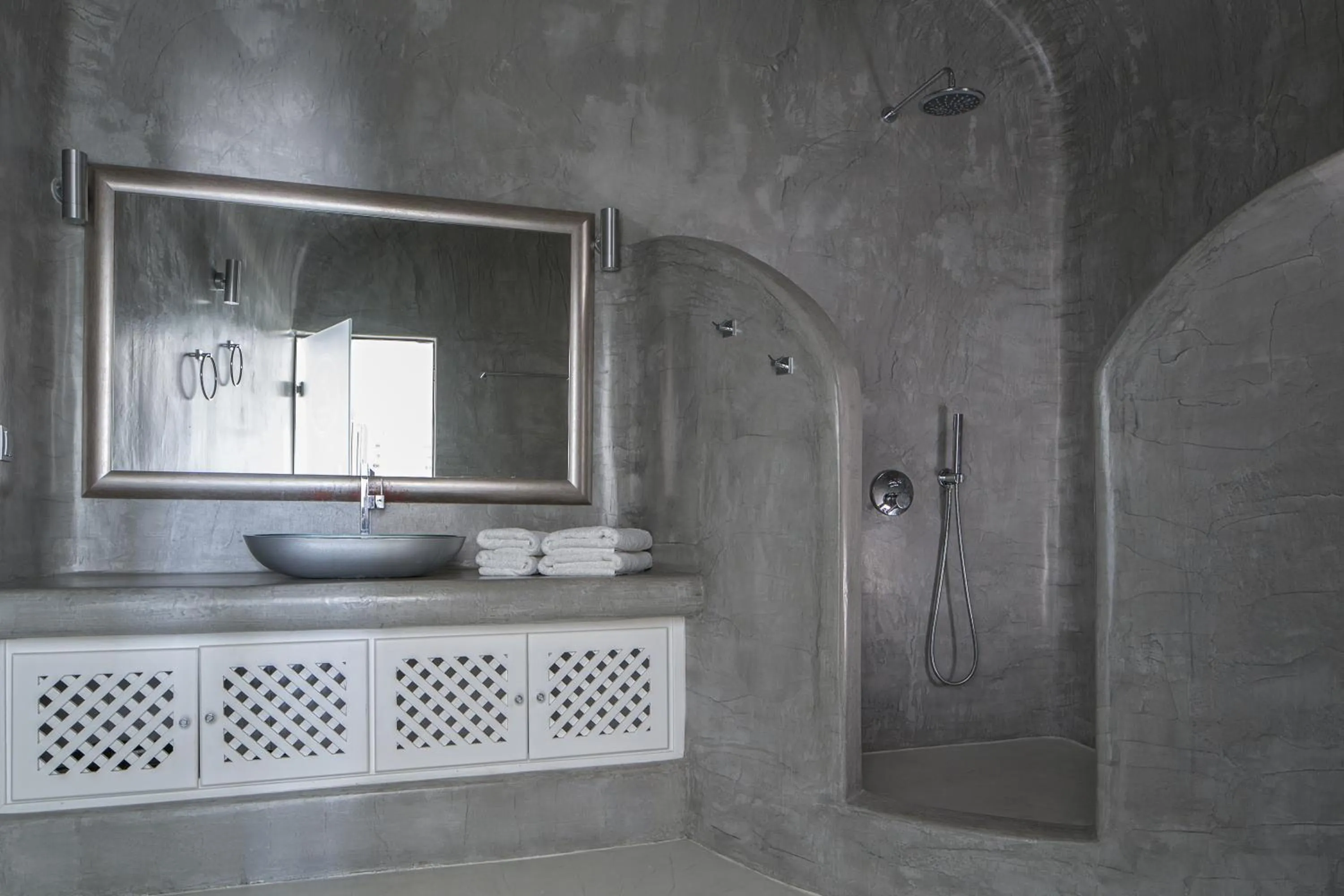 Shower in Pegasus Suites & Spa