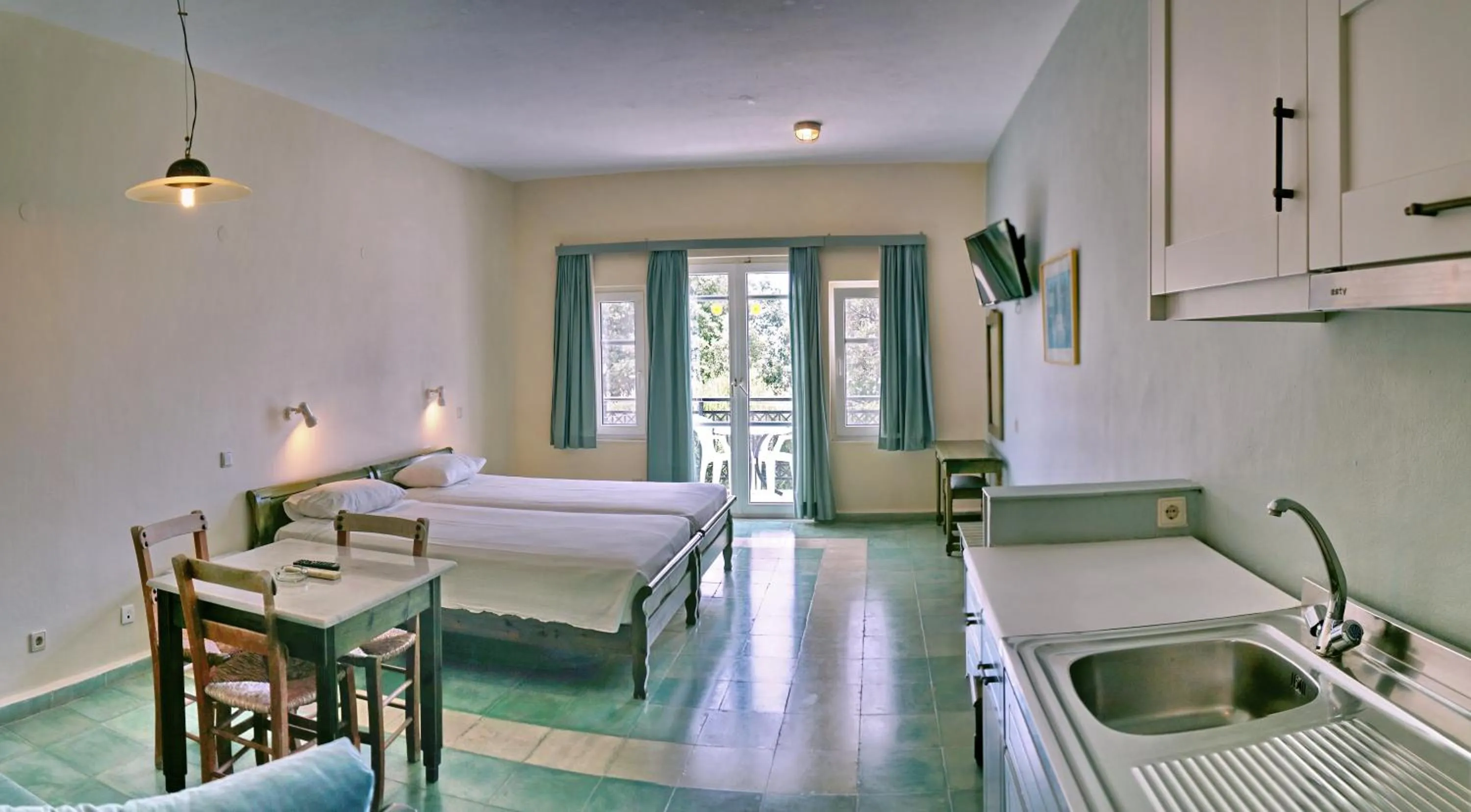 Photo of the whole room, Bed in Panselinos Hotel