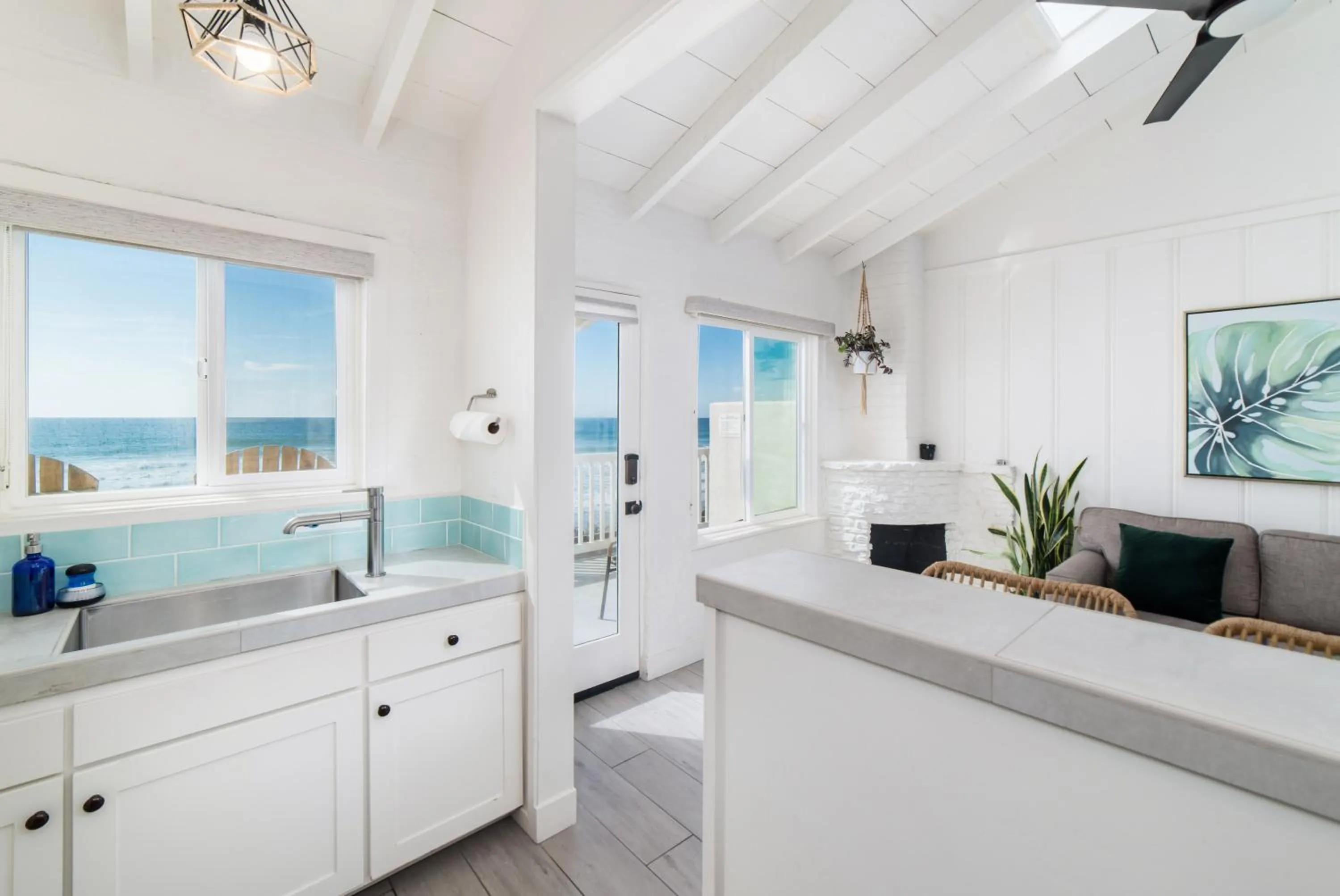 Kitchen or kitchenette in Pacific Villas