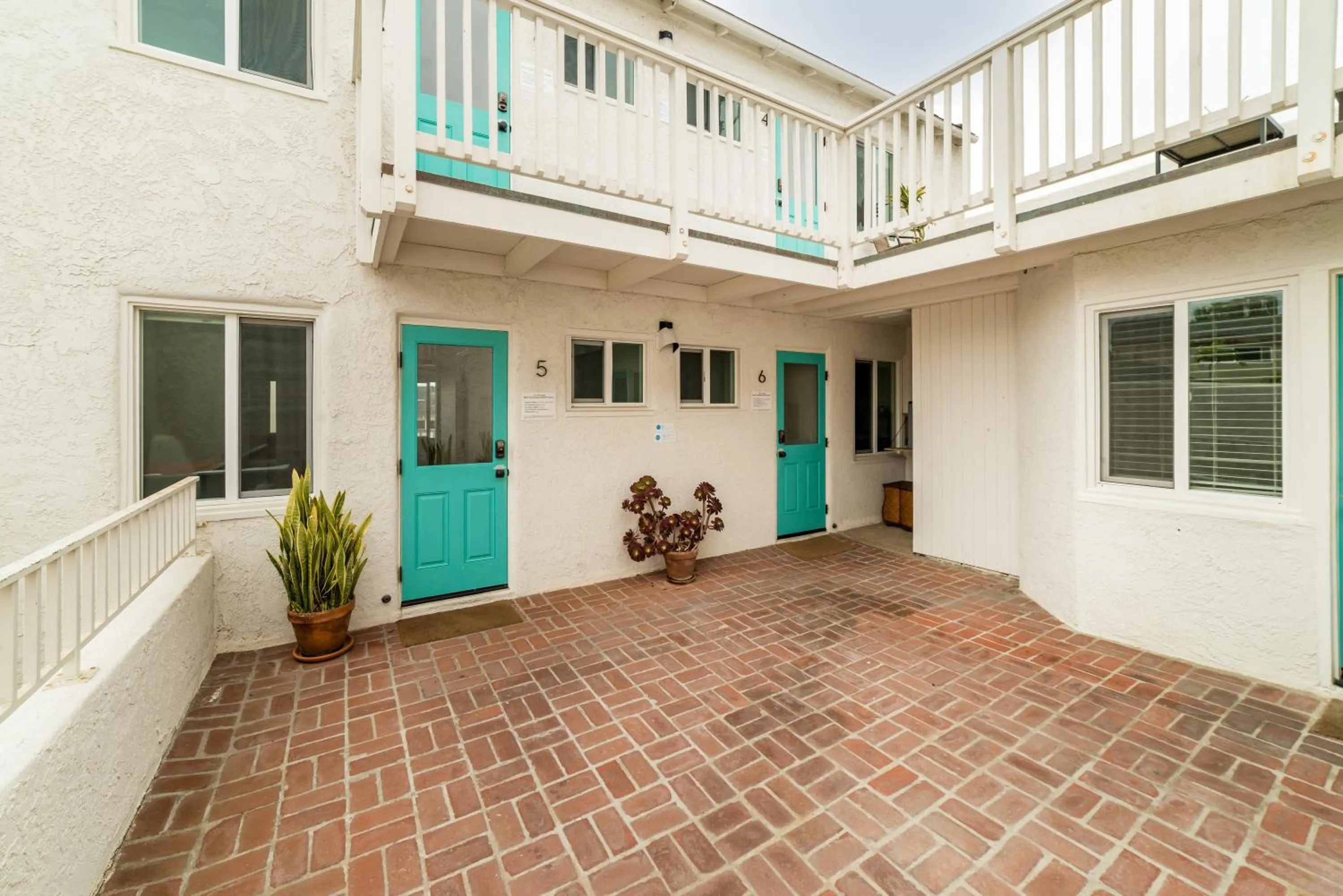 Facade/entrance in Pacific Villas