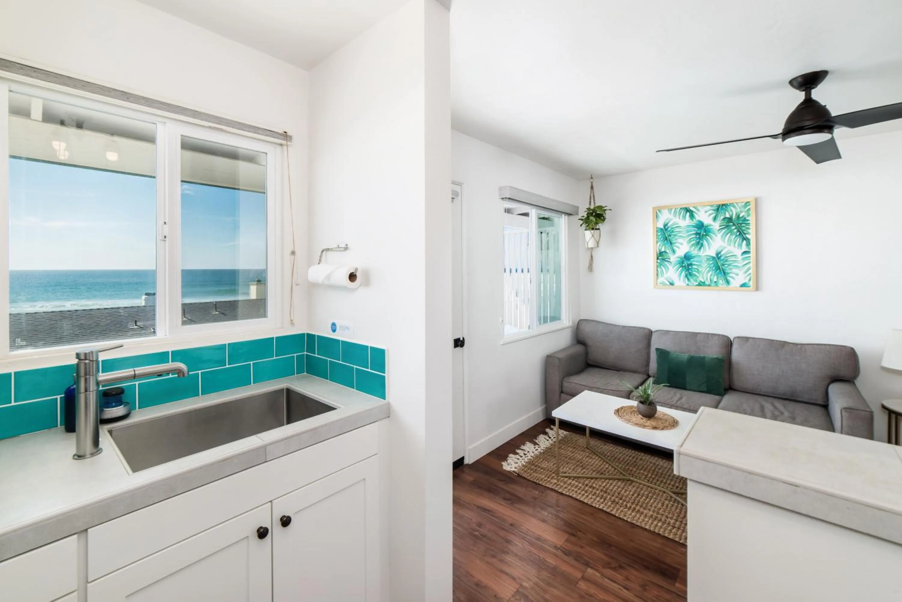 Kitchen or kitchenette in Pacific Villas