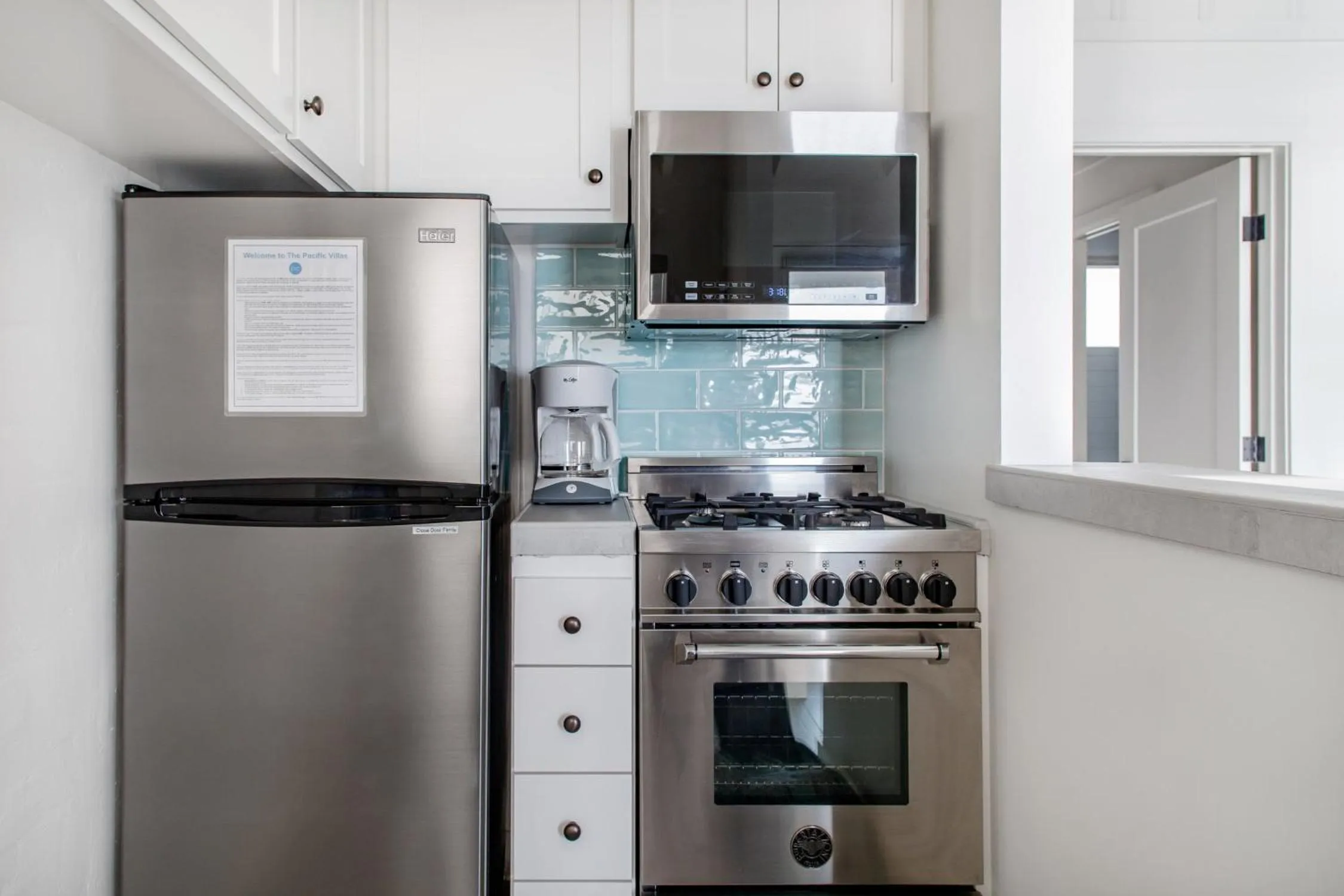 Kitchen or kitchenette in Pacific Villas