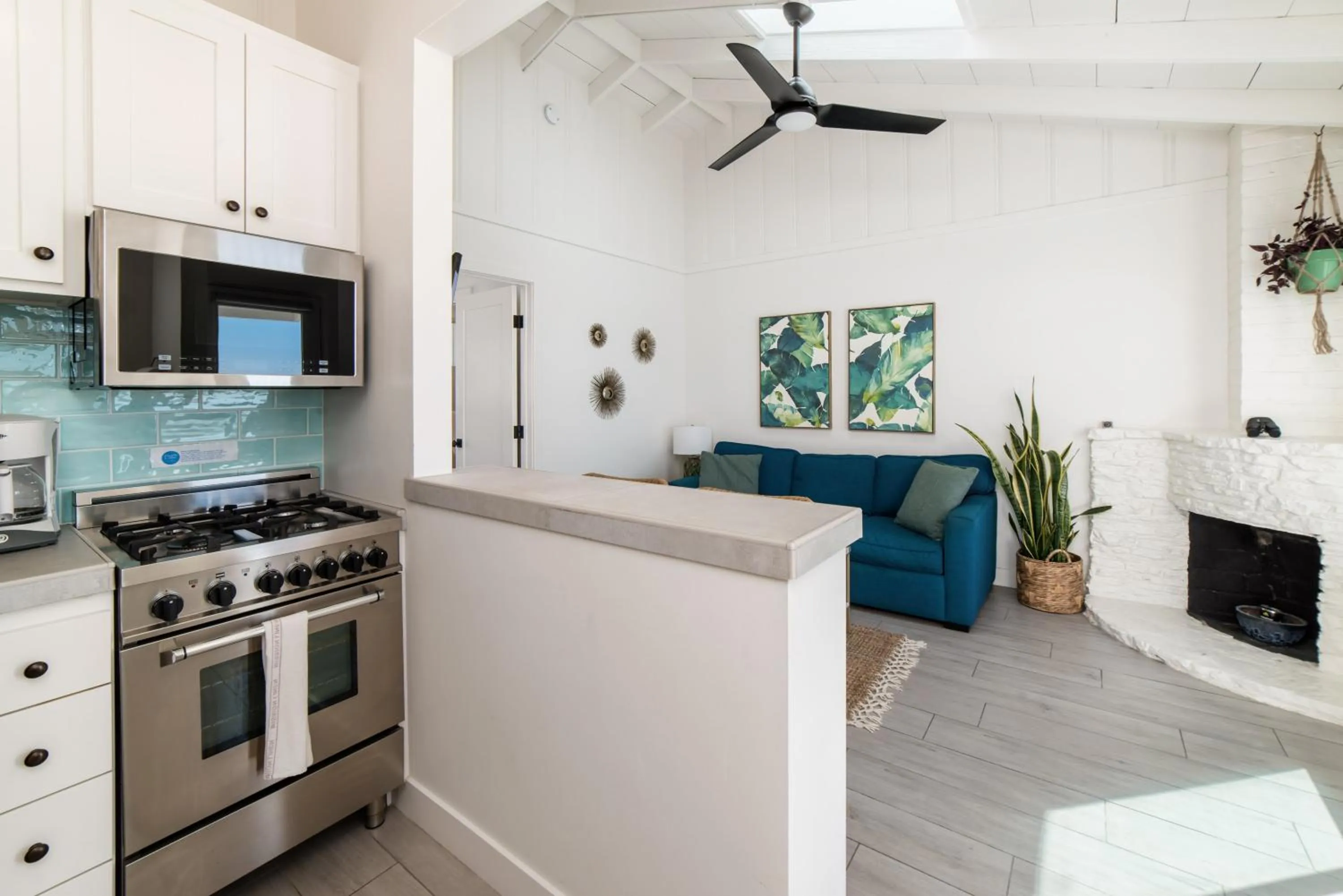 Kitchen or kitchenette in Pacific Villas