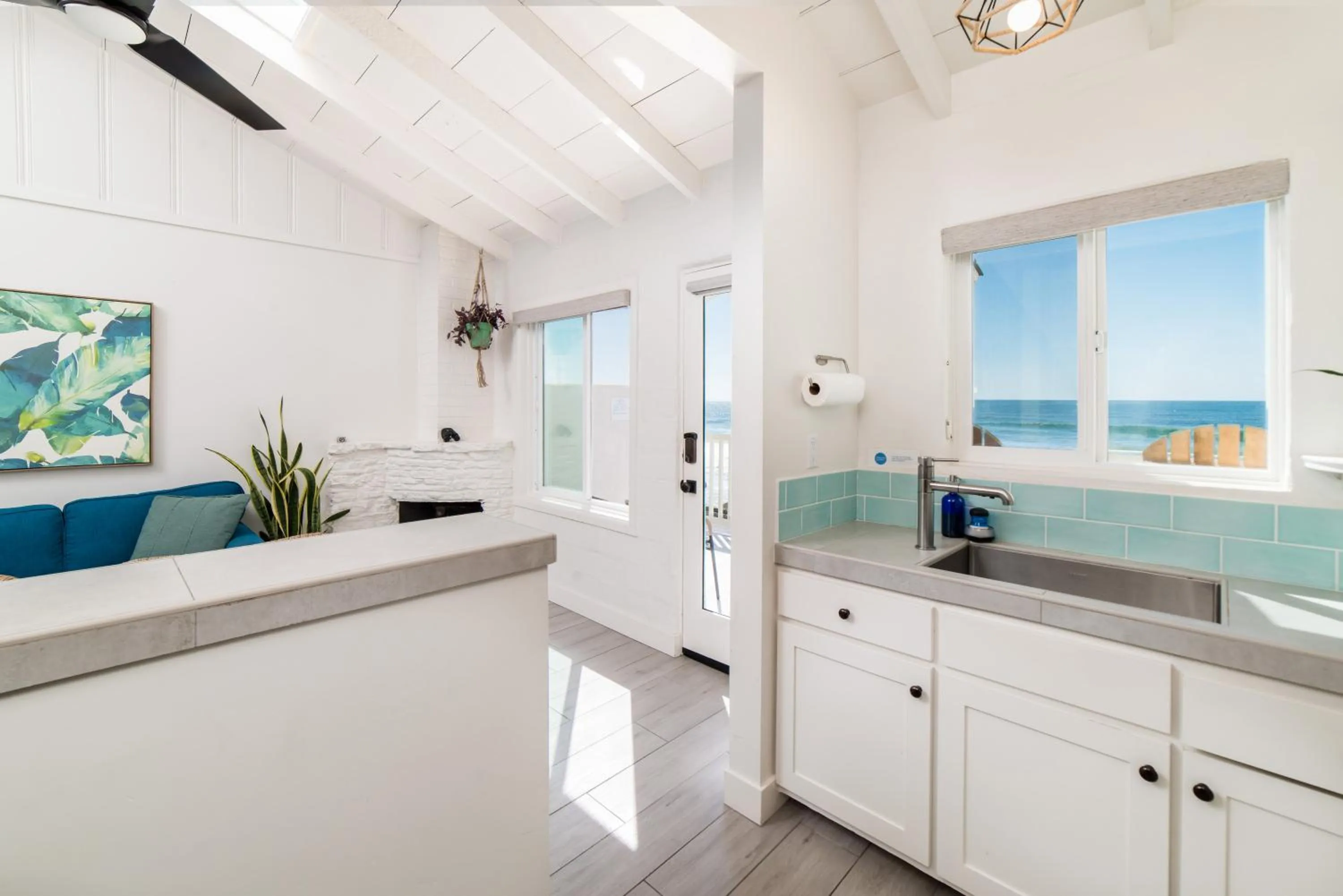 Kitchen or kitchenette in Pacific Villas