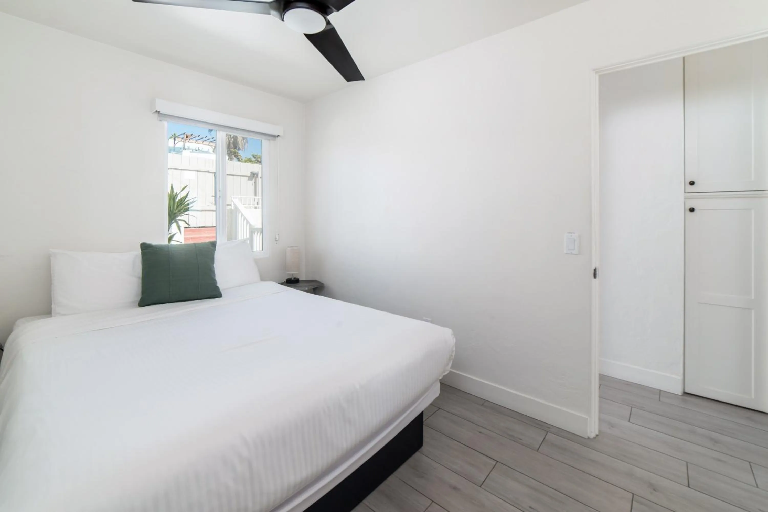 Bedroom, Bed in Pacific Villas