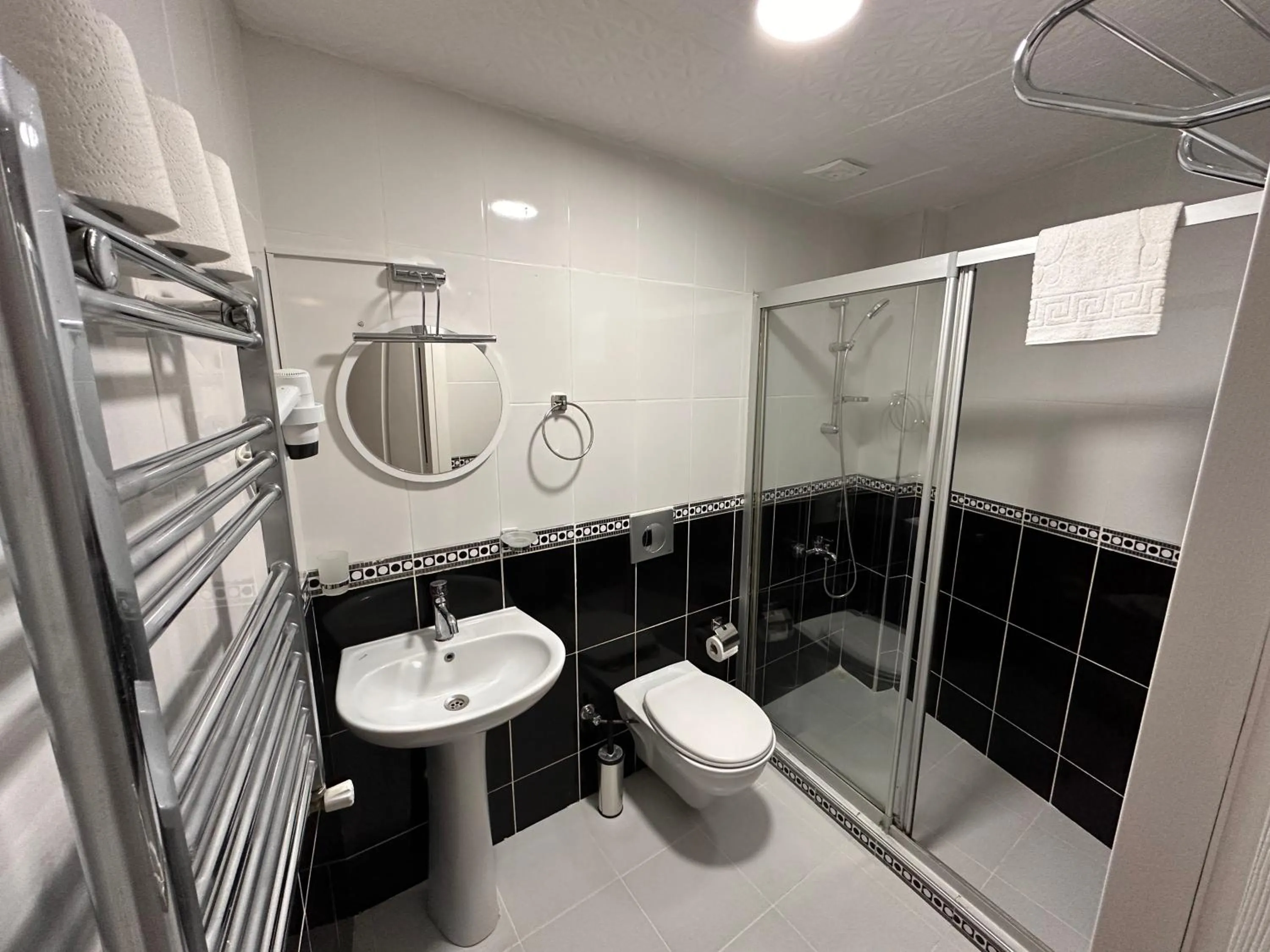 Shower in Asparagus HOTEL & SUITES OLD CITY