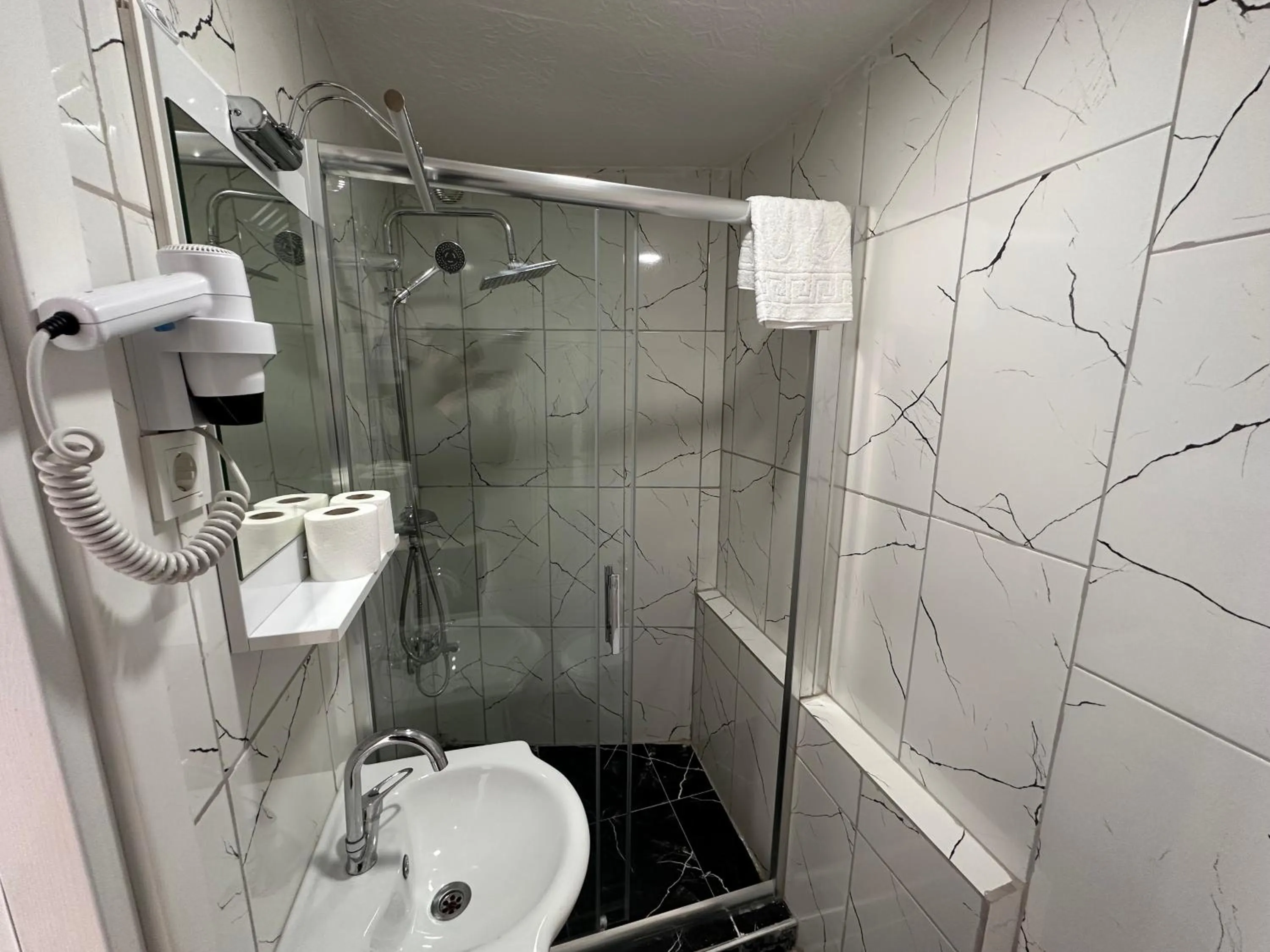 Bathroom in Asparagus HOTEL & SUITES OLD CITY