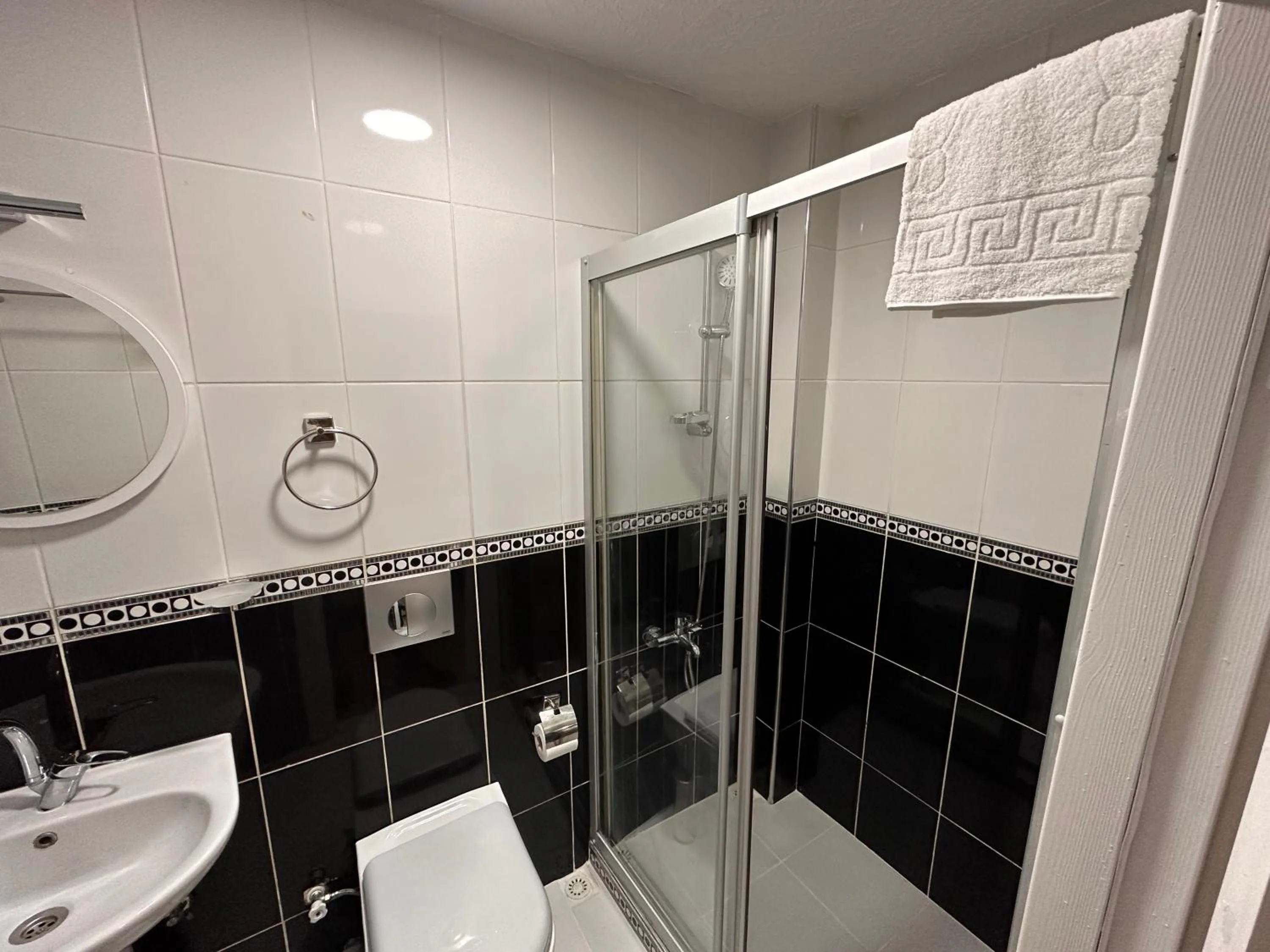 Bathroom in Asparagus HOTEL & SUITES OLD CITY