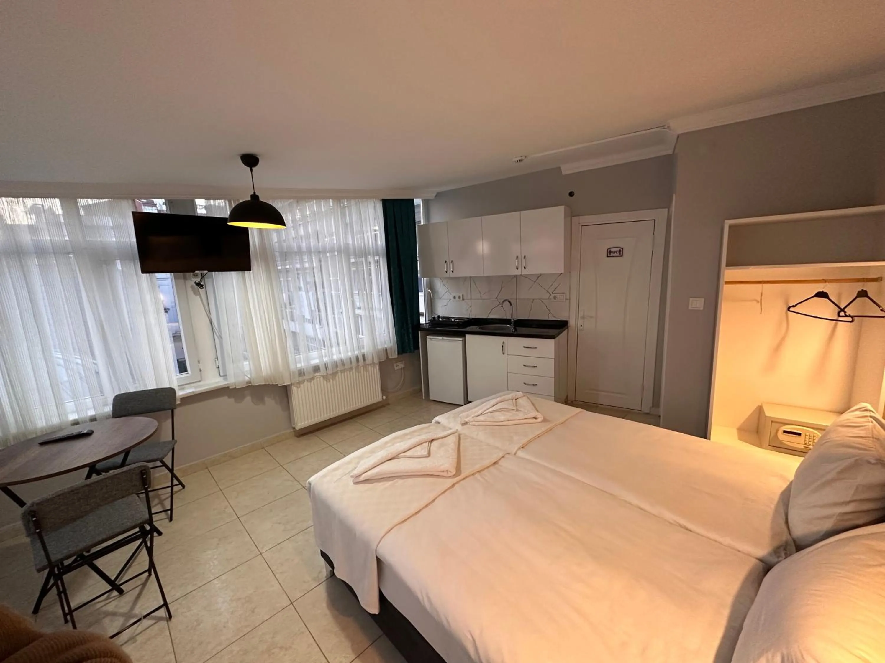 Photo of the whole room, Bed in Asparagus HOTEL & SUITES OLD CITY