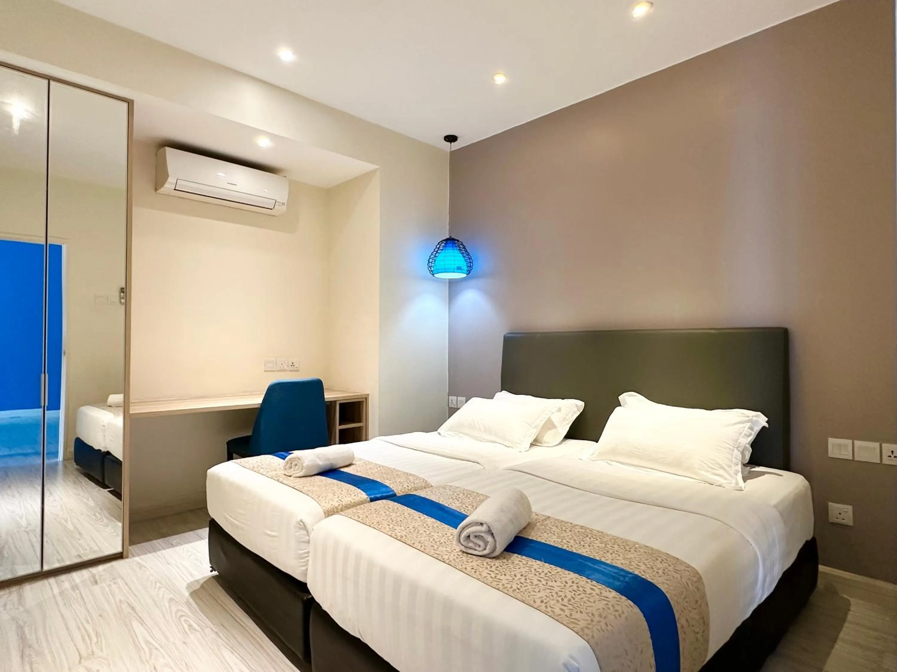 Bed in M Centro City Centre @ Gaya Street by Sunset Seaview Vacation Condos