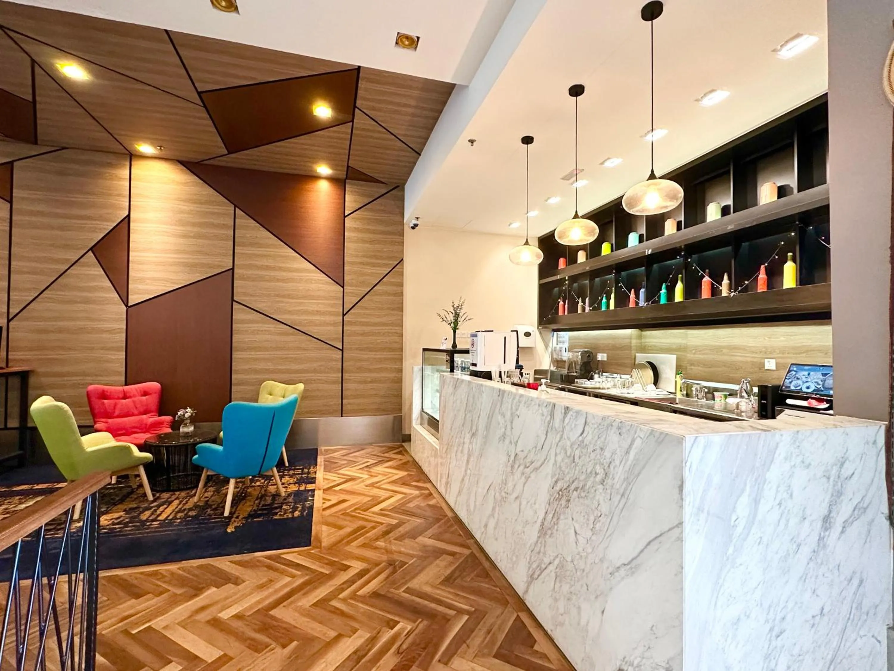 Lounge or bar in M Centro City Centre @ Gaya Street by Sunset Seaview Vacation Condos