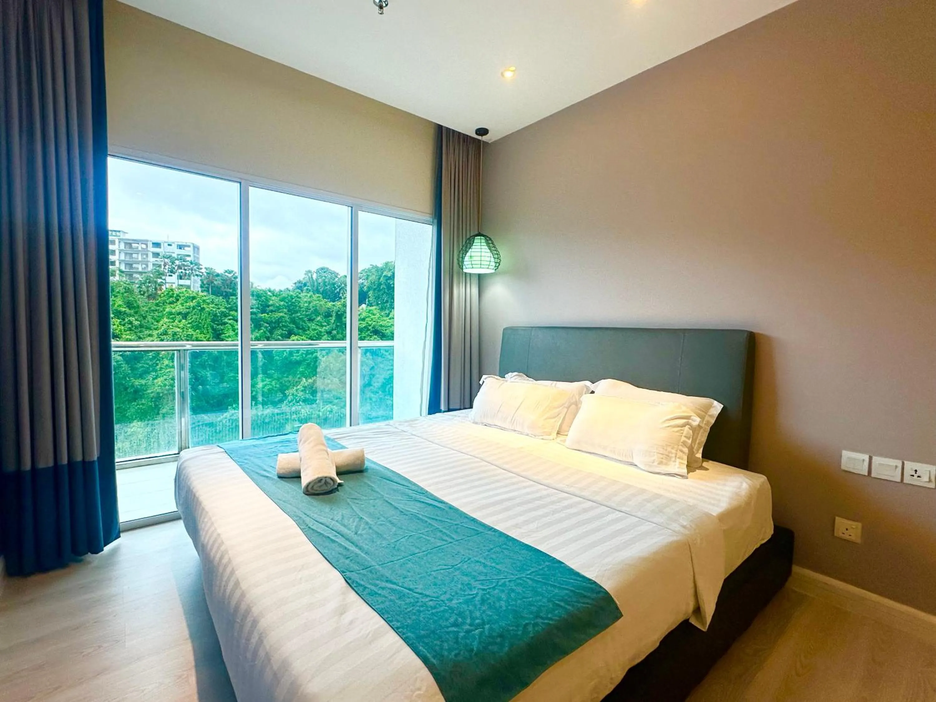 Bed in M Centro City Centre @ Gaya Street by Sunset Seaview Vacation Condos