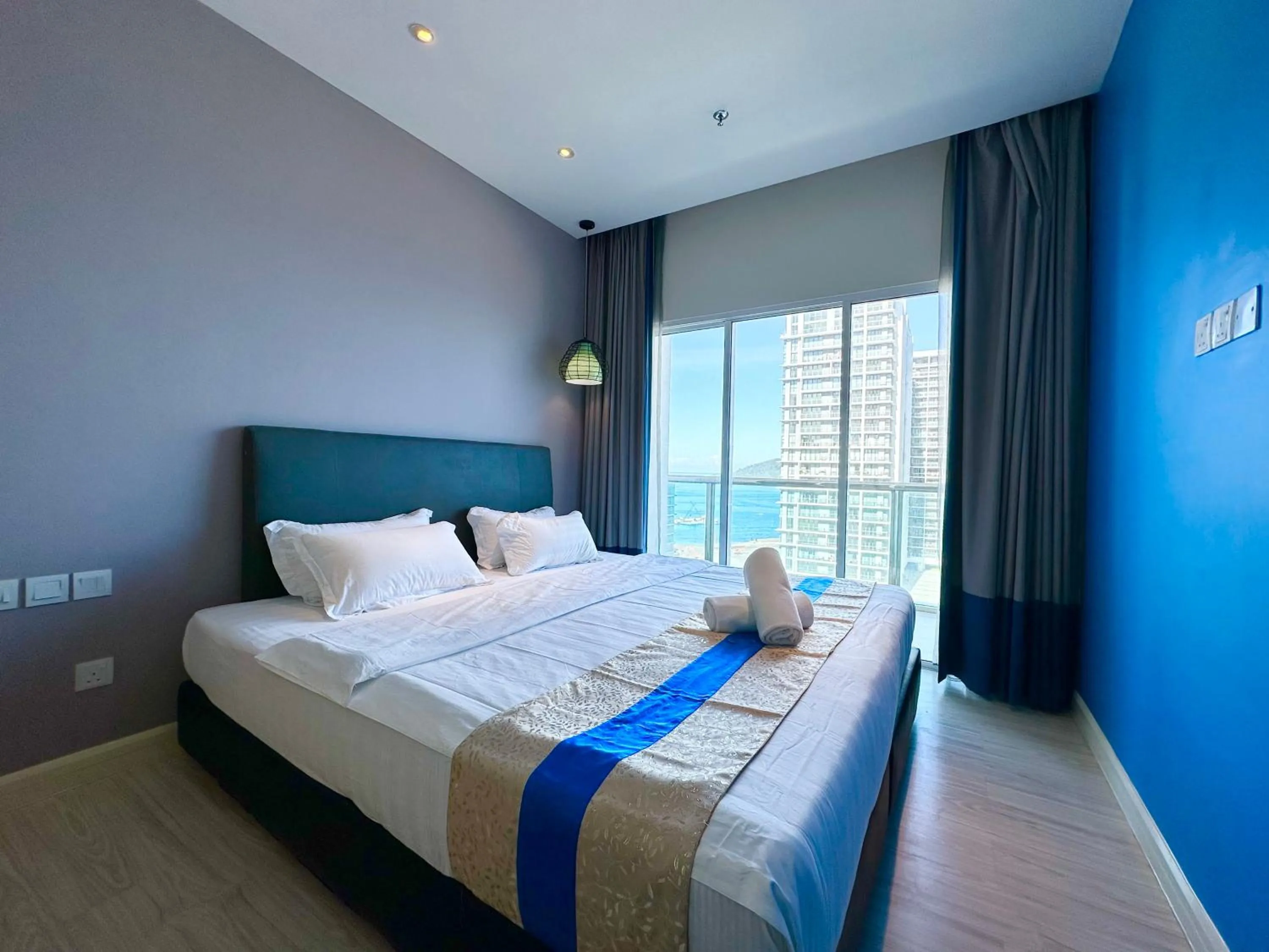 Bed in M Centro City Centre @ Gaya Street by Sunset Seaview Vacation Condos