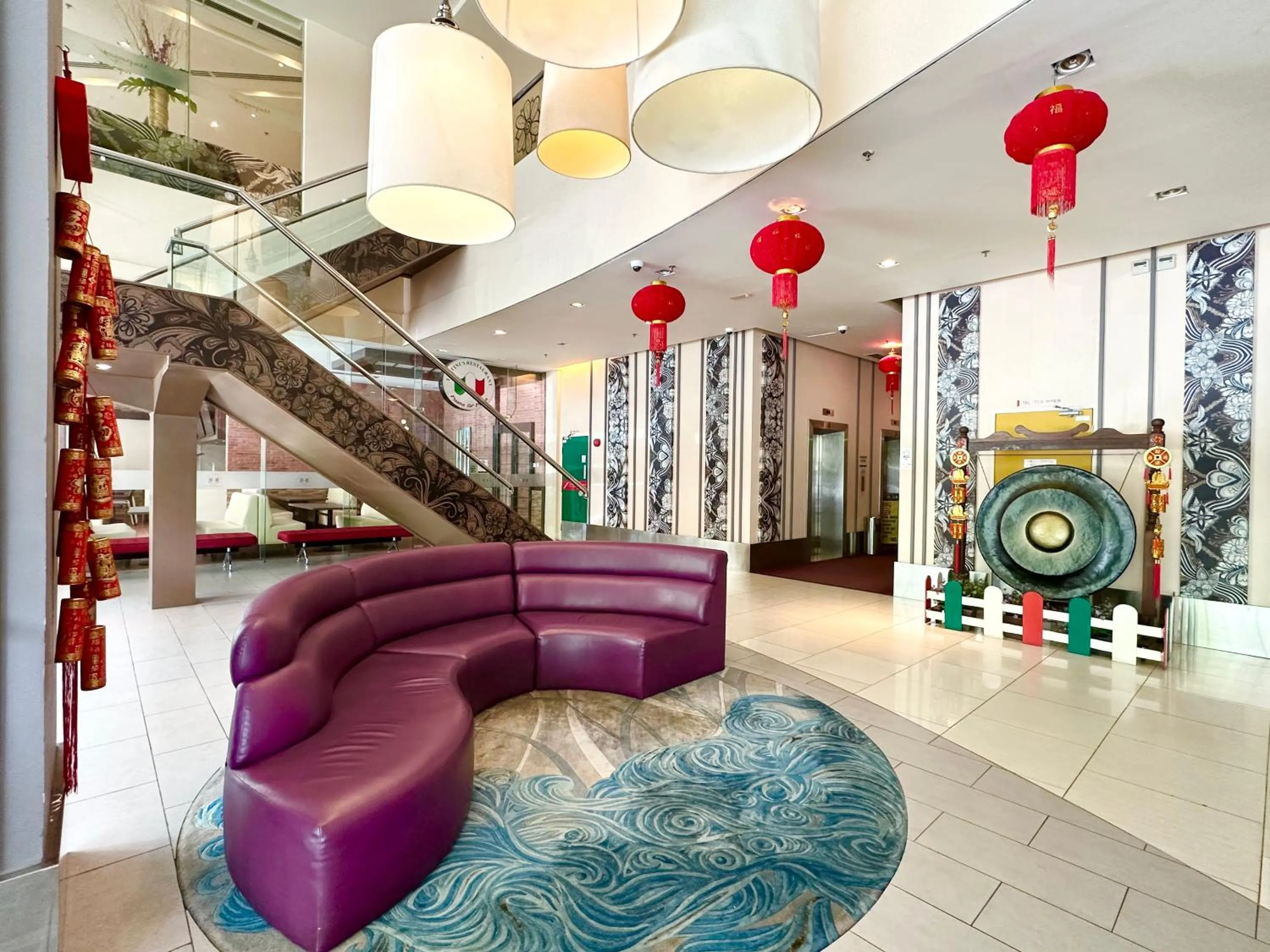 Seating area in M Centro City Centre @ Gaya Street by Sunset Seaview Vacation Condos