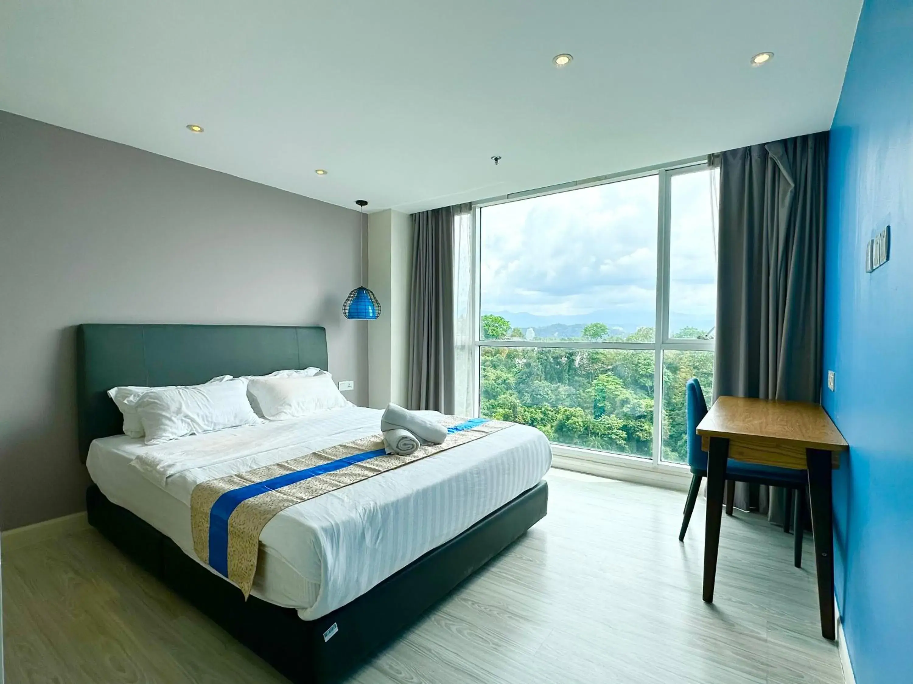 Apartment with Mountain View in M Centro City Centre @ Gaya Street by Sunset Seaview Vacation Condos Apartment with Mountain View in M Centro City Centre @ Gaya Street by Sunset Seaview Vacation Condos