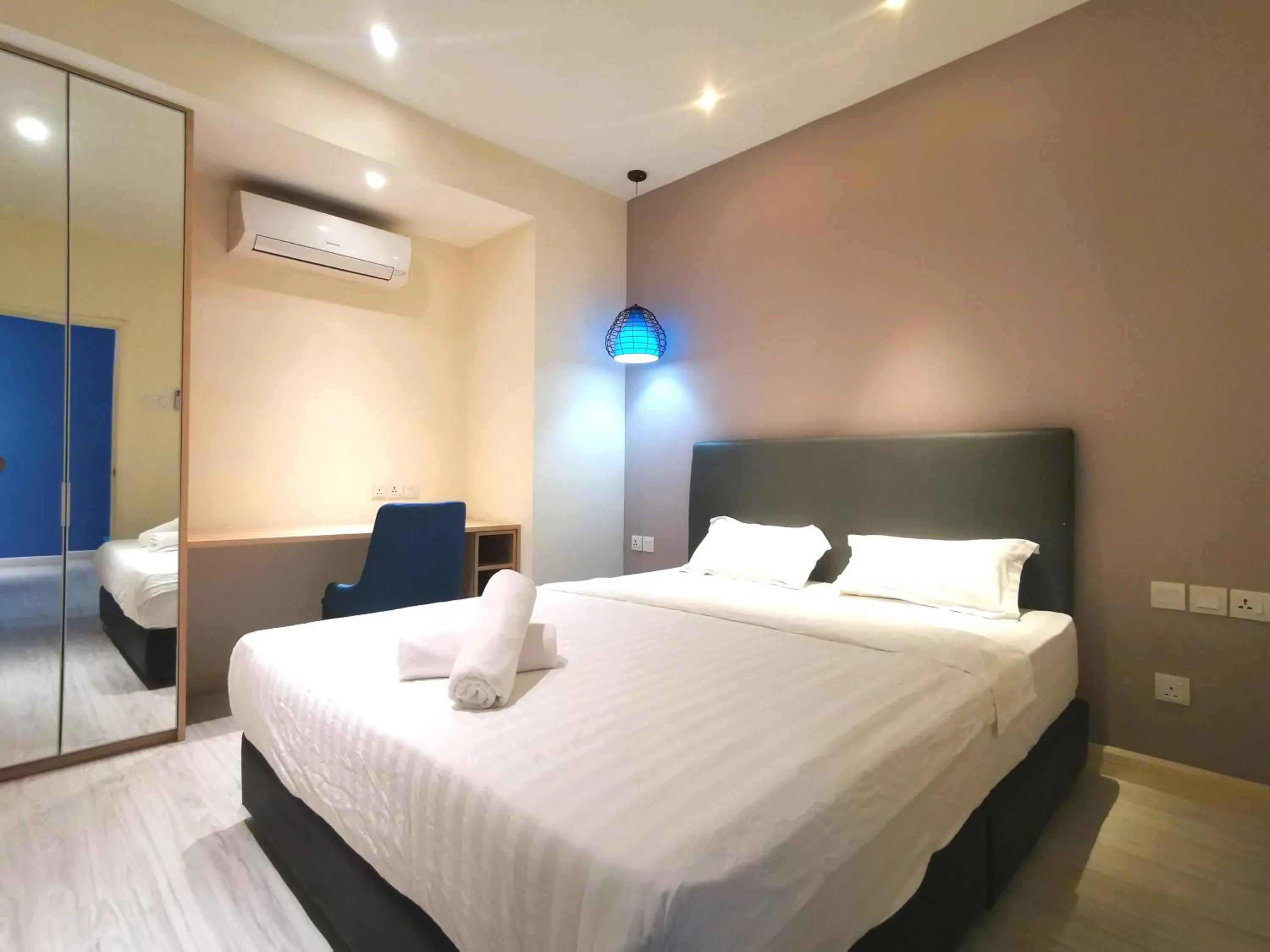 Bed in M Centro City Centre @ Gaya Street by Sunset Seaview Vacation Condos