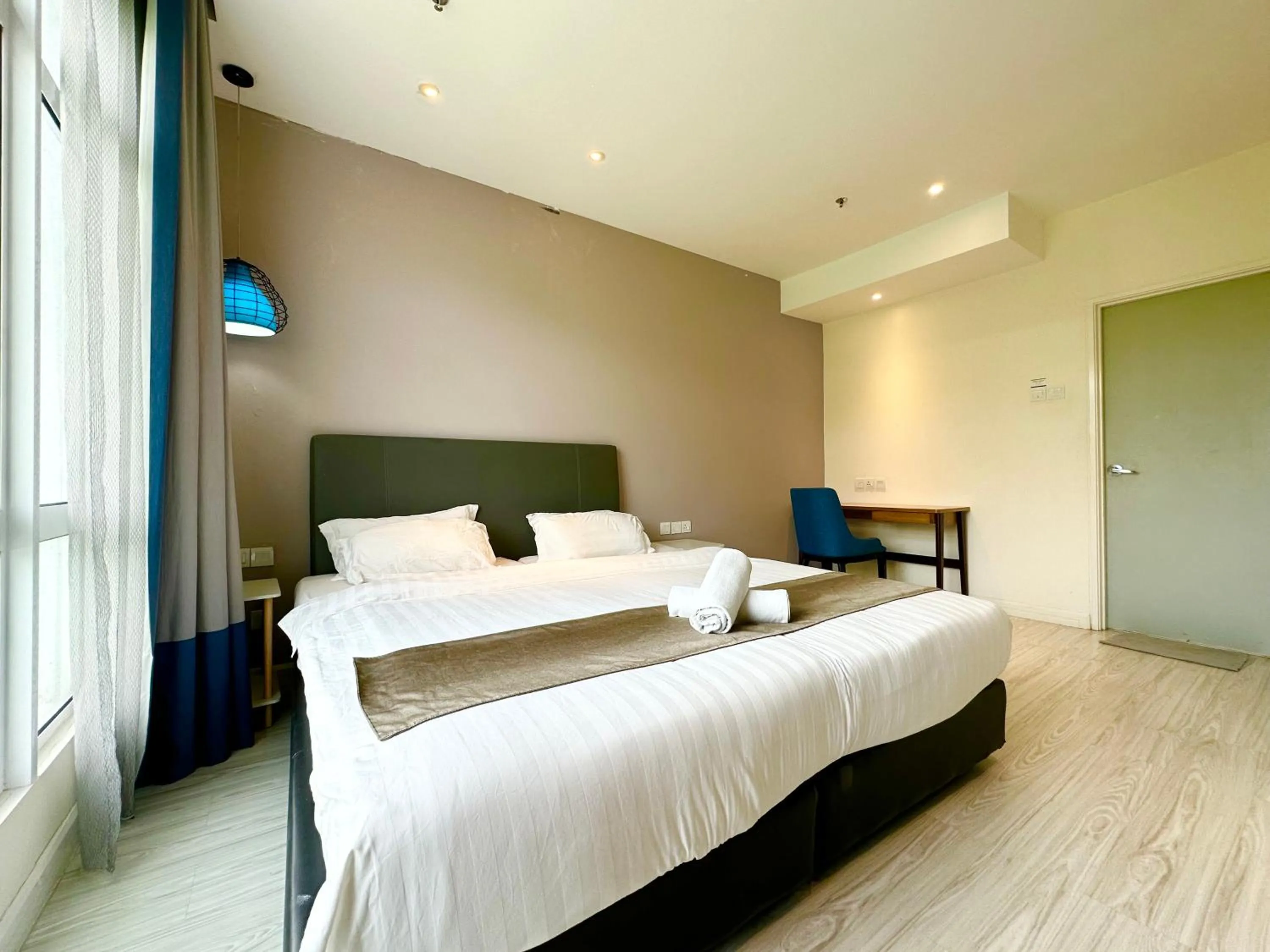 Bed in M Centro City Centre @ Gaya Street by Sunset Seaview Vacation Condos