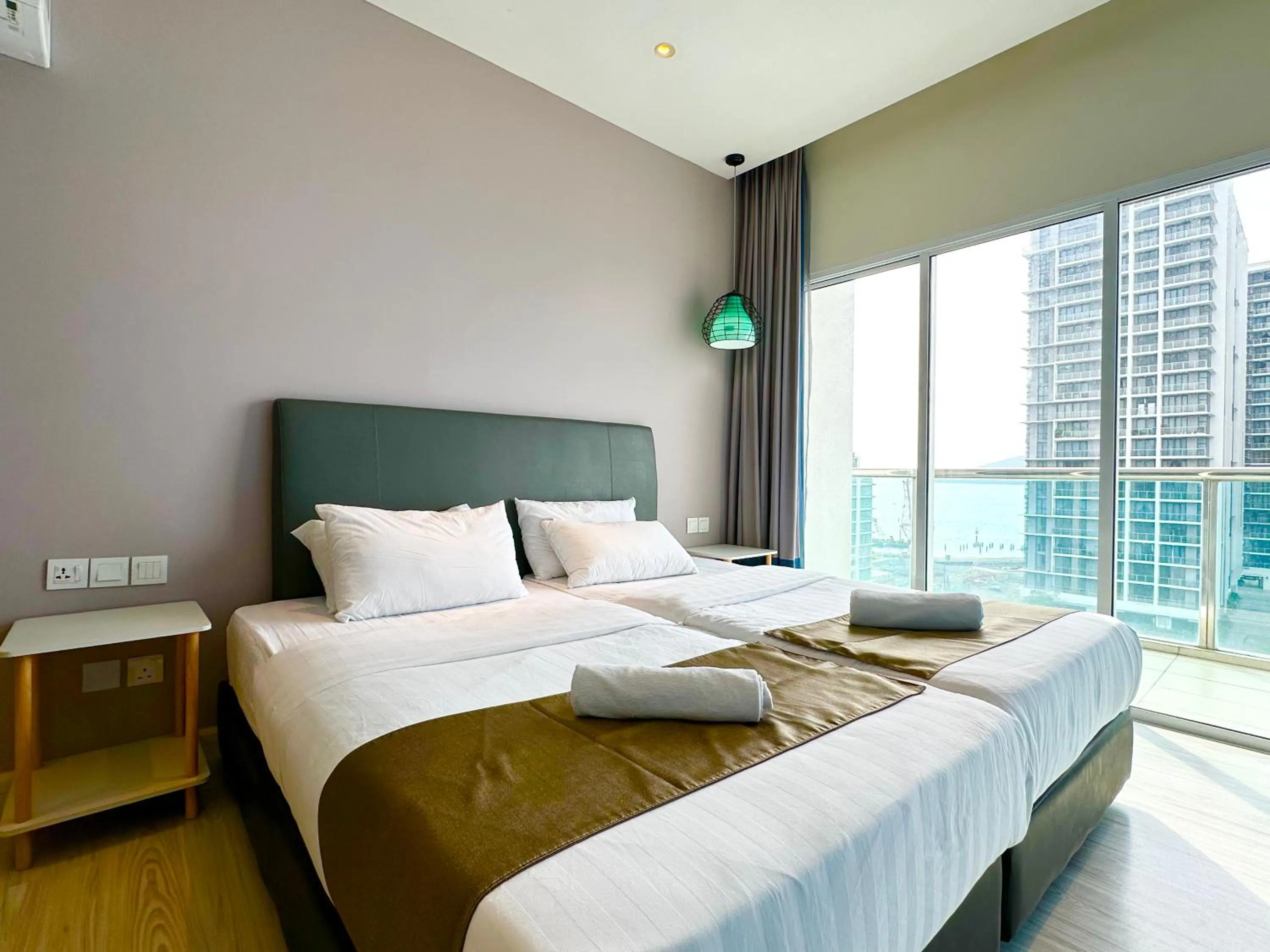 Bed in M Centro City Centre @ Gaya Street by Sunset Seaview Vacation Condos