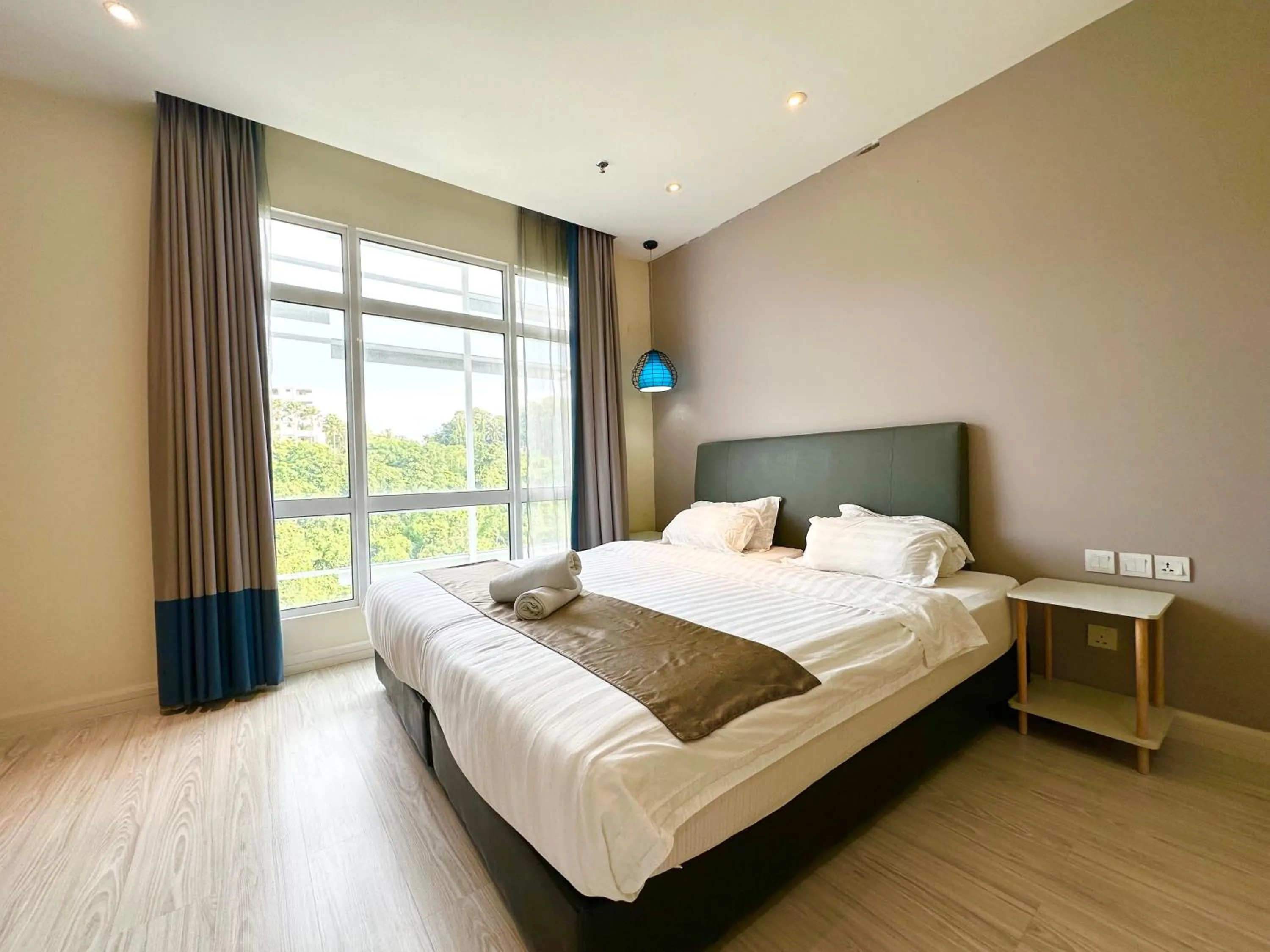 Bed in M Centro City Centre @ Gaya Street by Sunset Seaview Vacation Condos