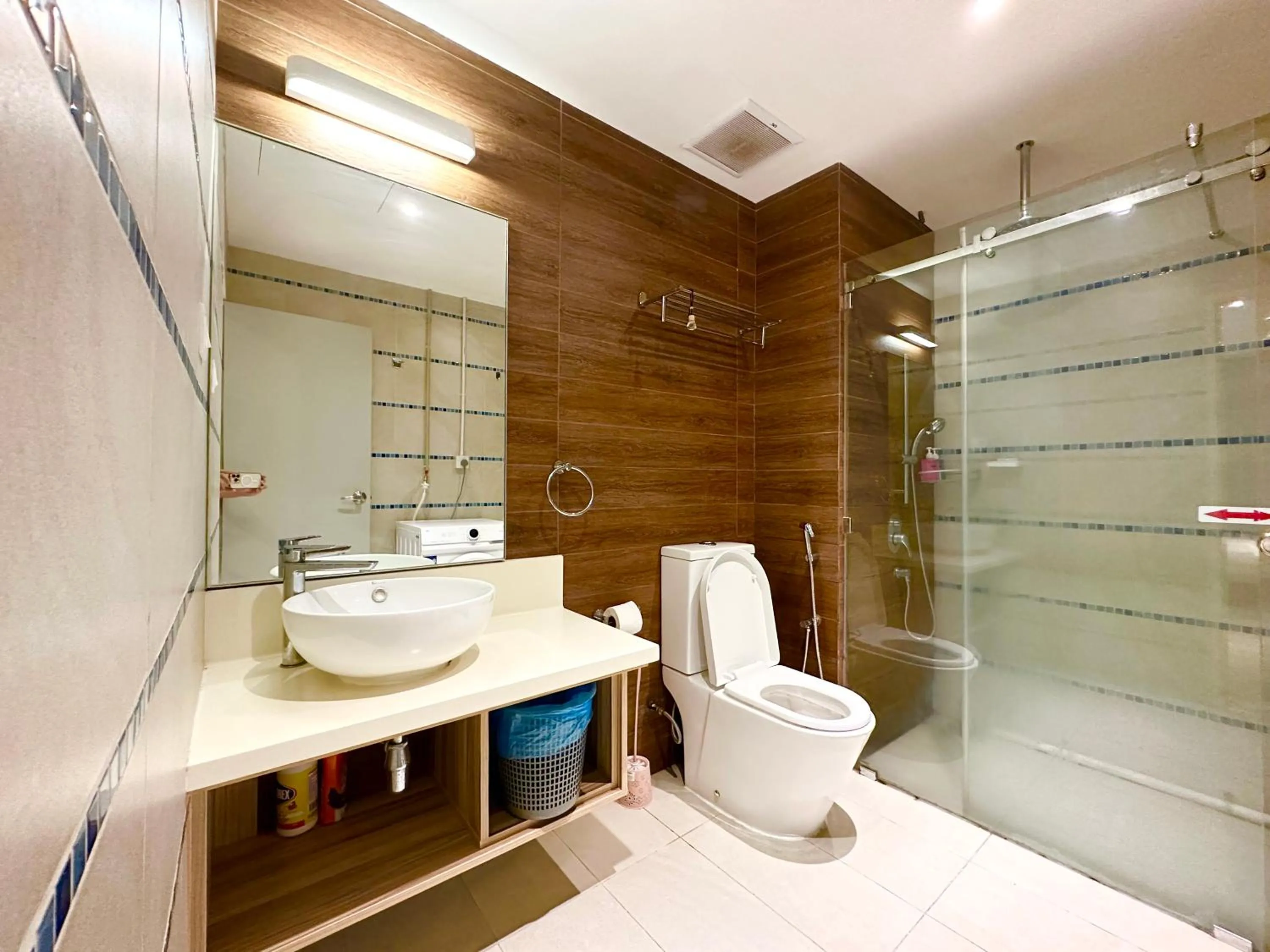 Shower in M Centro City Centre @ Gaya Street by Sunset Seaview Vacation Condos