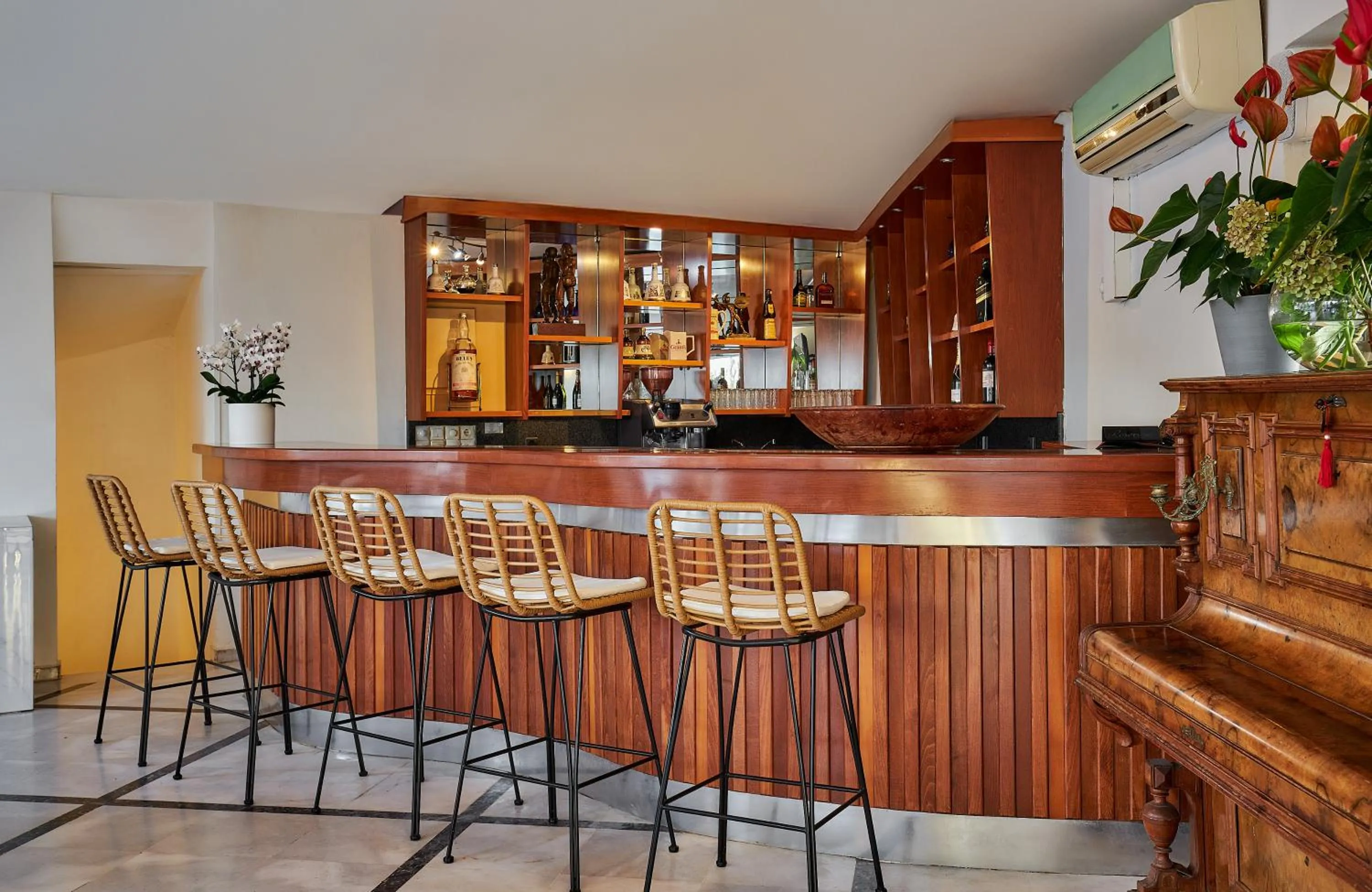 Restaurant/places to eat in Futura Hotel