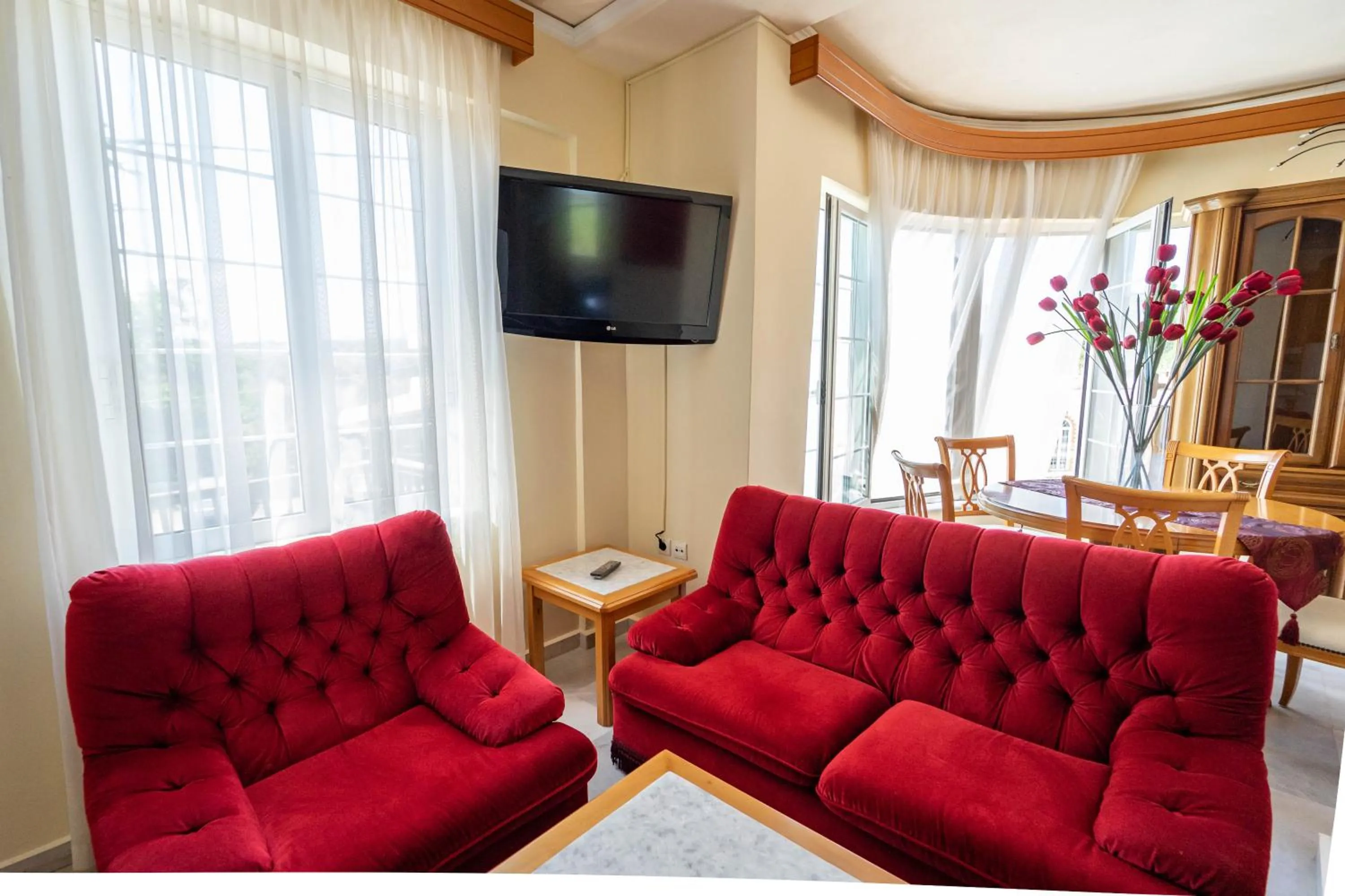 Communal lounge/ TV room in Futura Hotel