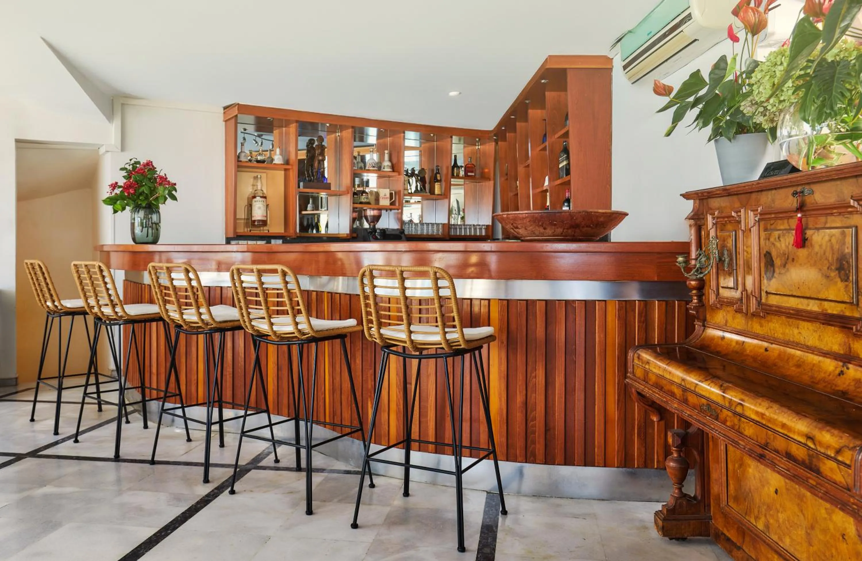 Restaurant/places to eat in Futura Hotel