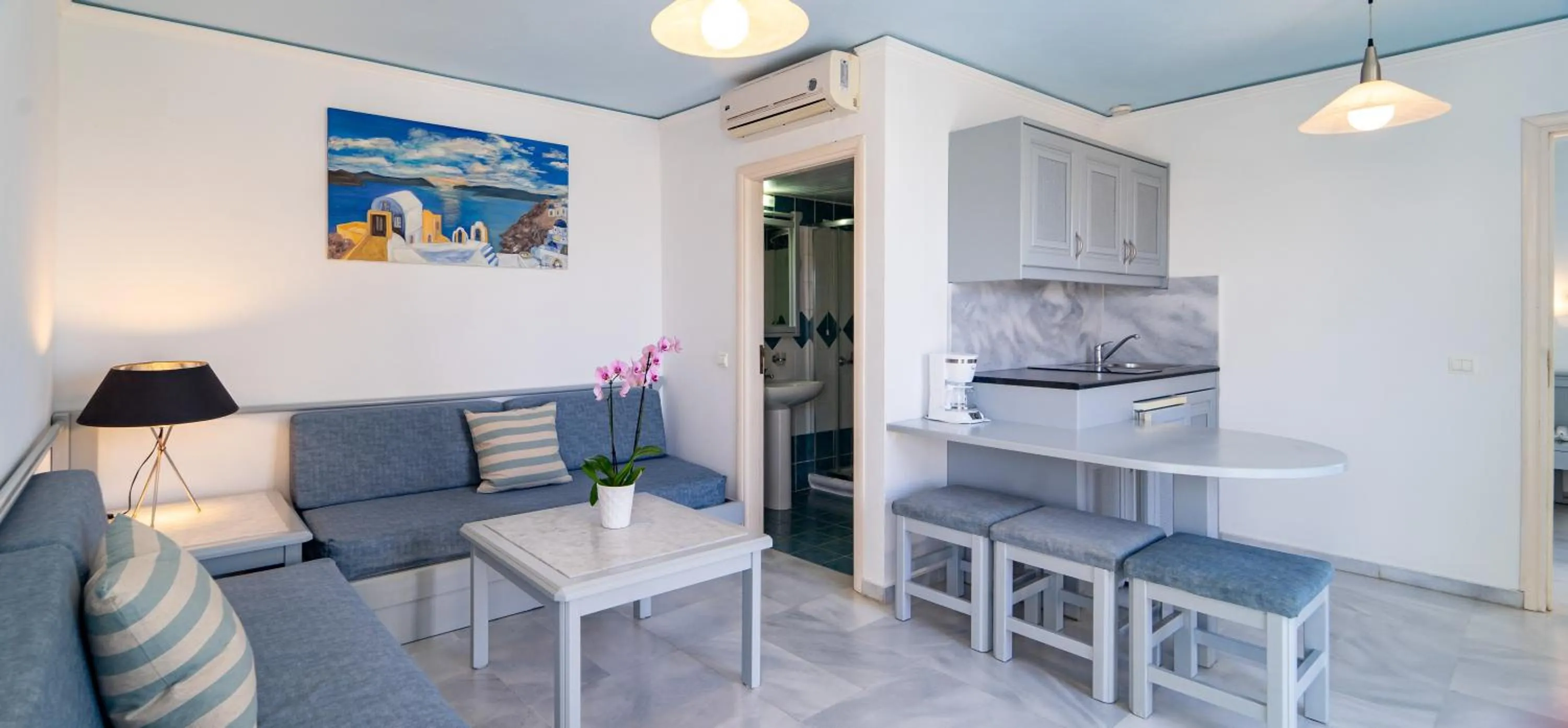 Kitchen or kitchenette in Futura Hotel