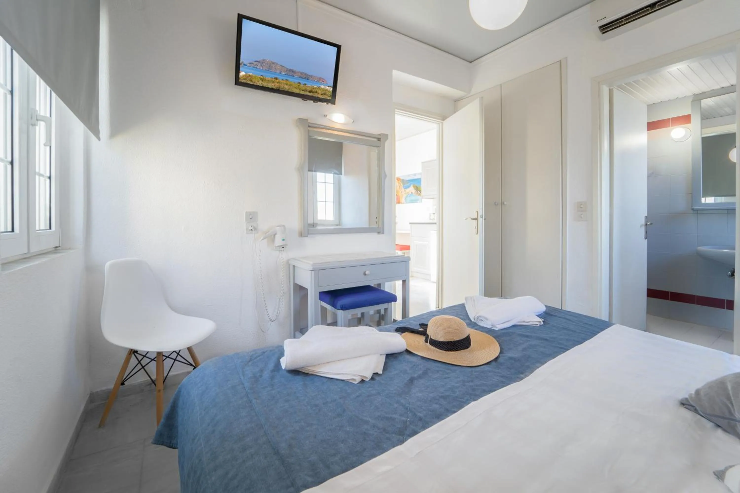 Bedroom, Bed in Futura Hotel