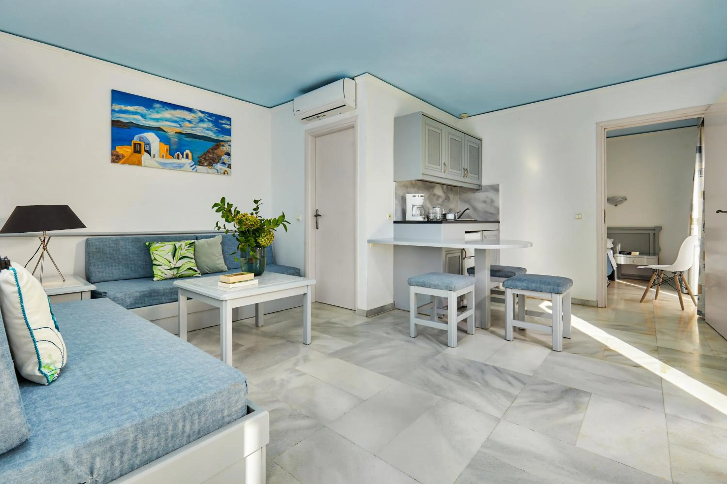 Kitchen or kitchenette in Futura Hotel