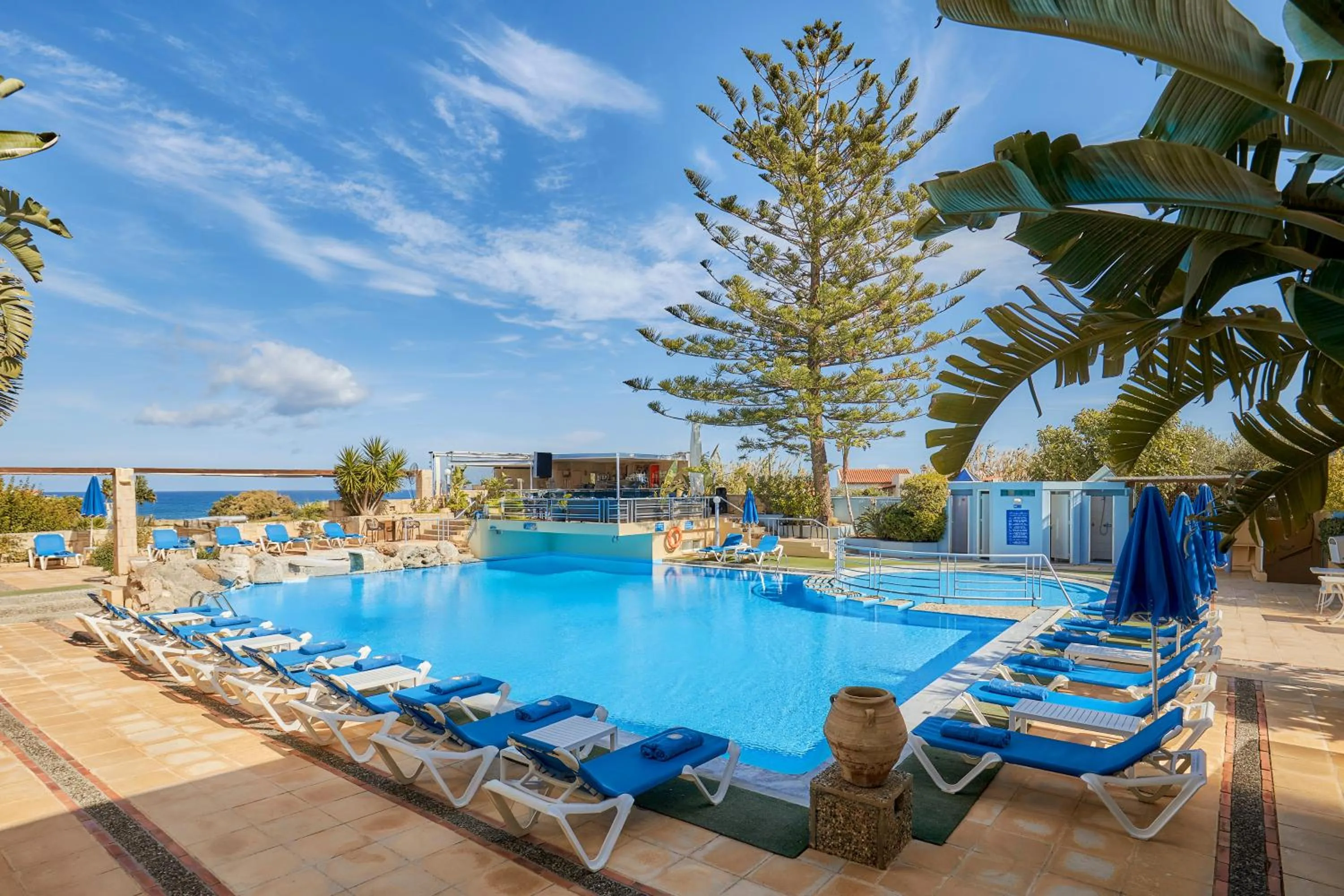Swimming pool in Futura Hotel