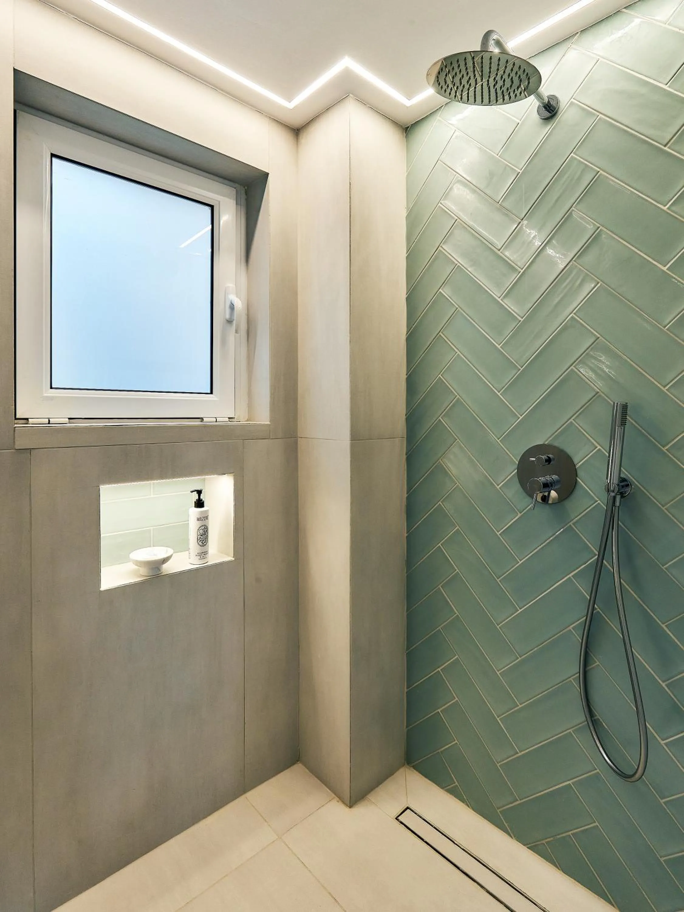 Shower in Futura Hotel