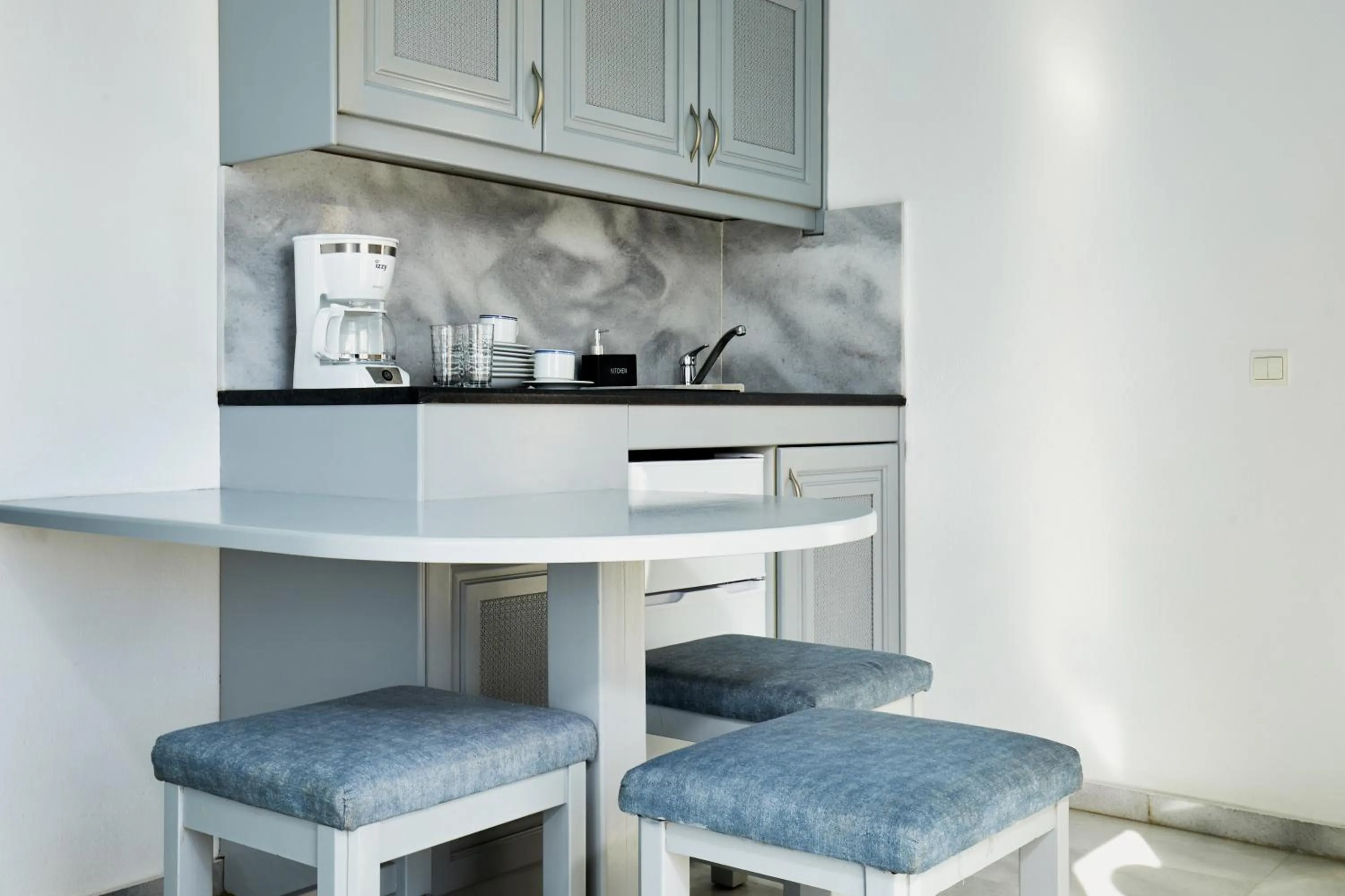 Kitchen or kitchenette in Futura Hotel