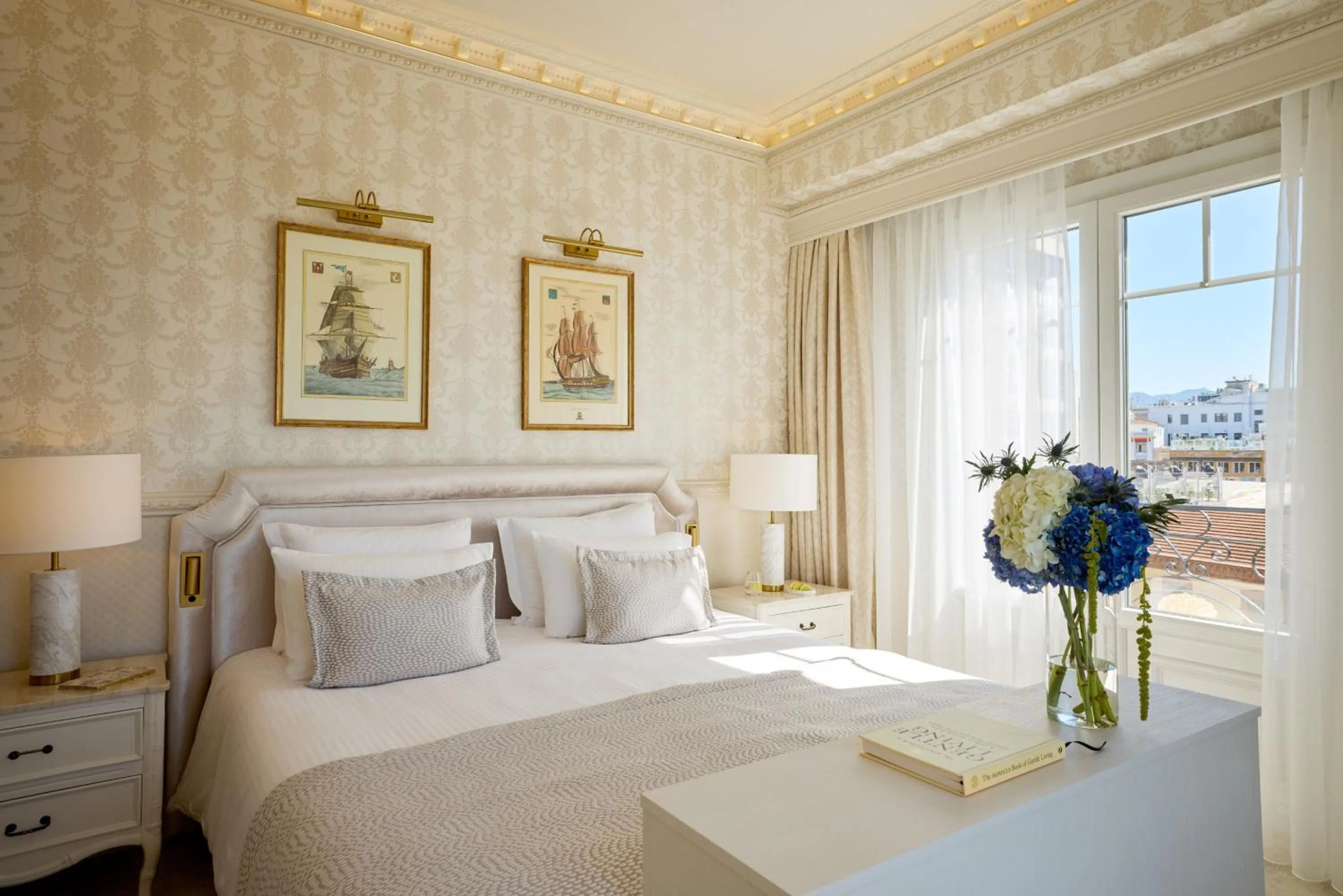 Bedroom, Bed in Mediterranean Palace