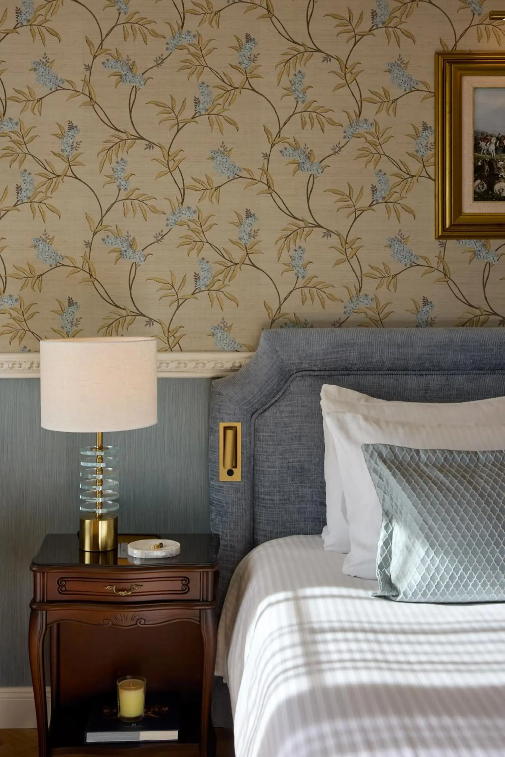 Deluxe Ladadika View with king bed, marble bathroom and wooden floor in Mediterranean Palace Deluxe Ladadika View with king bed, marble bathroom and wooden floor in Mediterranean Palace