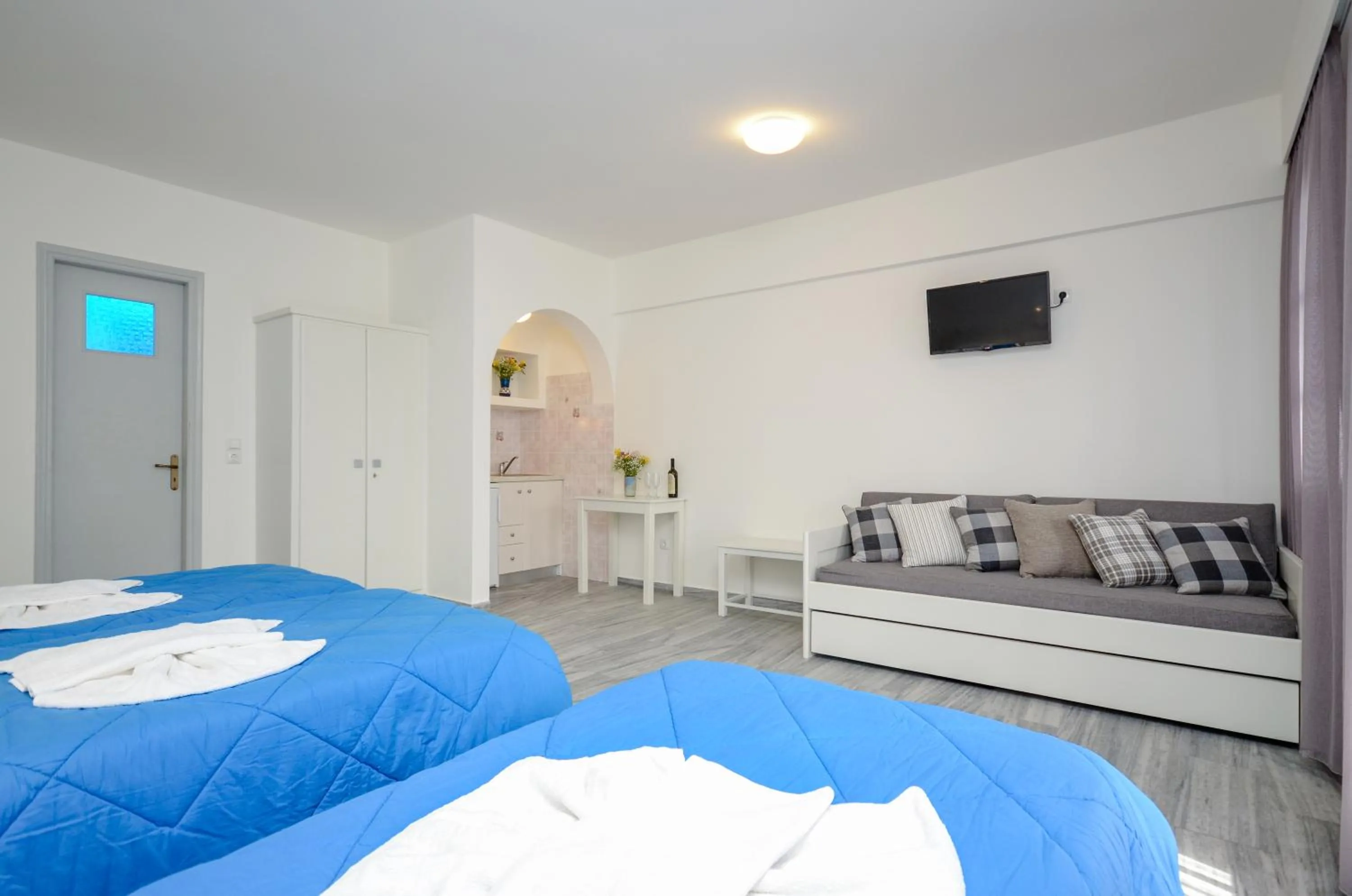 TV and multimedia, Bed in Soula Naxos