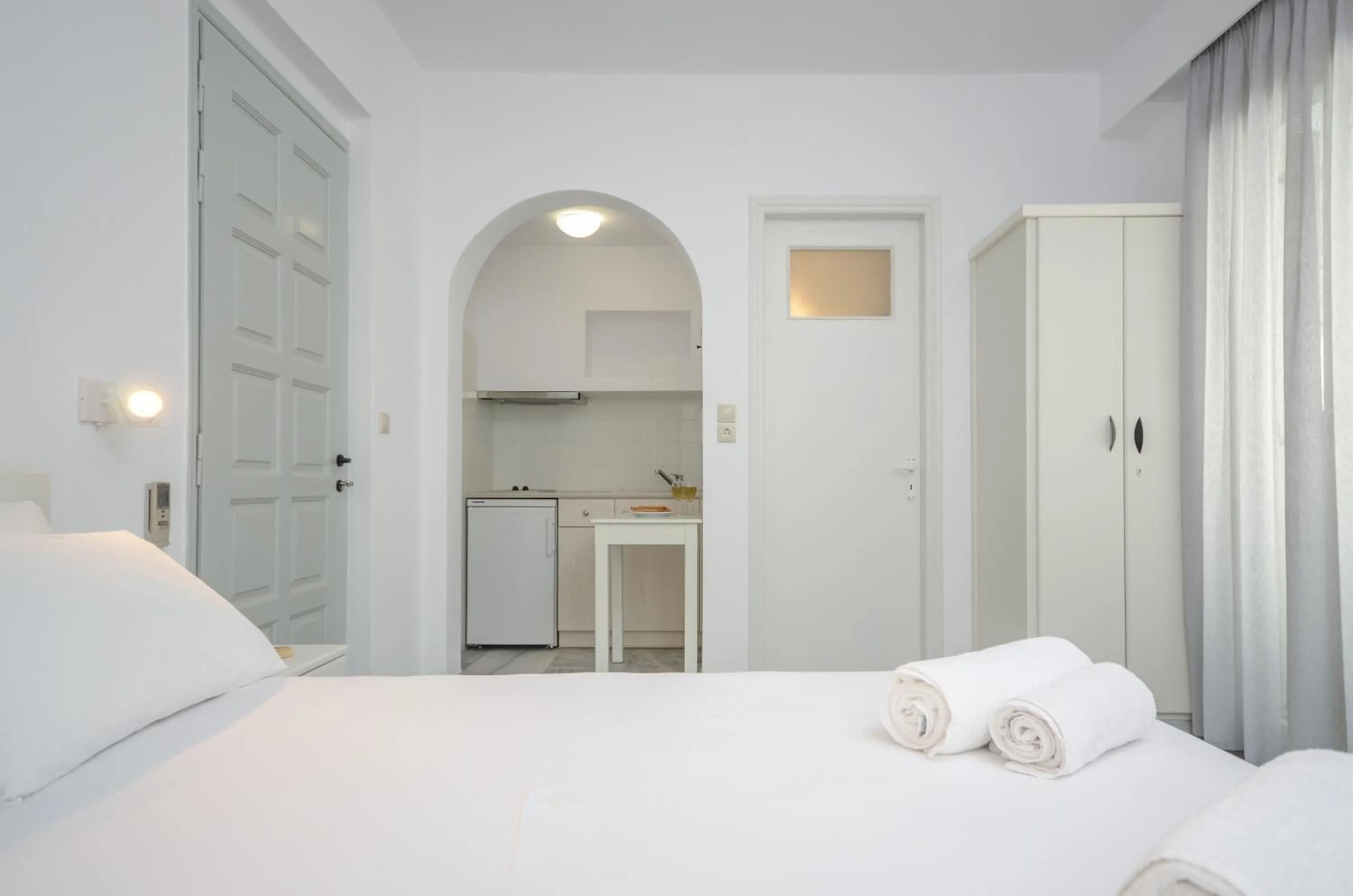 Photo of the whole room, Bed in Soula Naxos